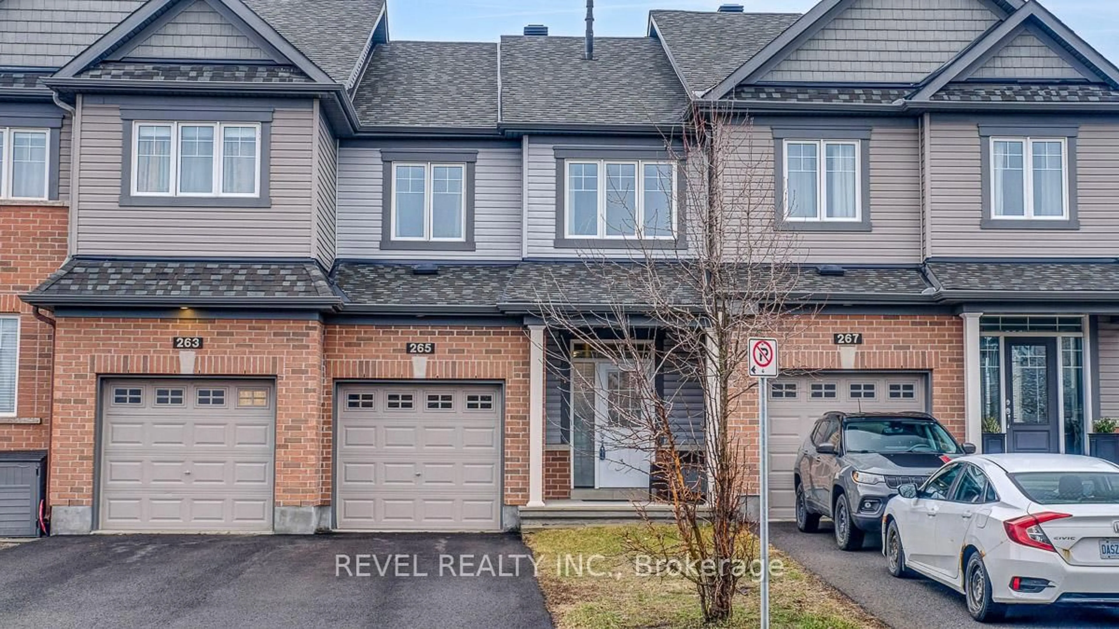 Home with brick exterior material, street for 265 Kimpton Dr, Stittsville Ontario K2S 2A9