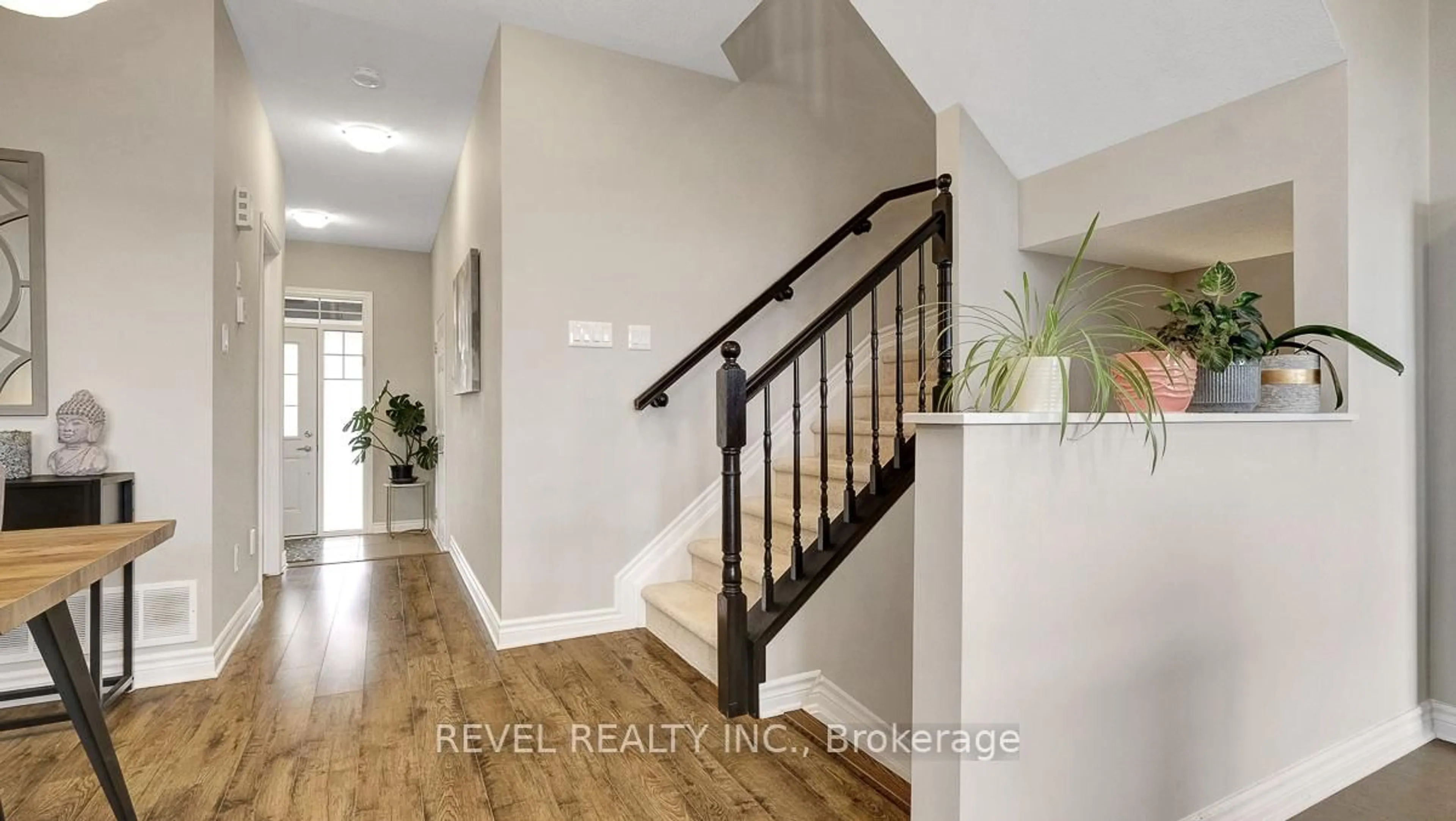 Indoor entryway for 265 Kimpton Dr, Stittsville Ontario K2S 2A9
