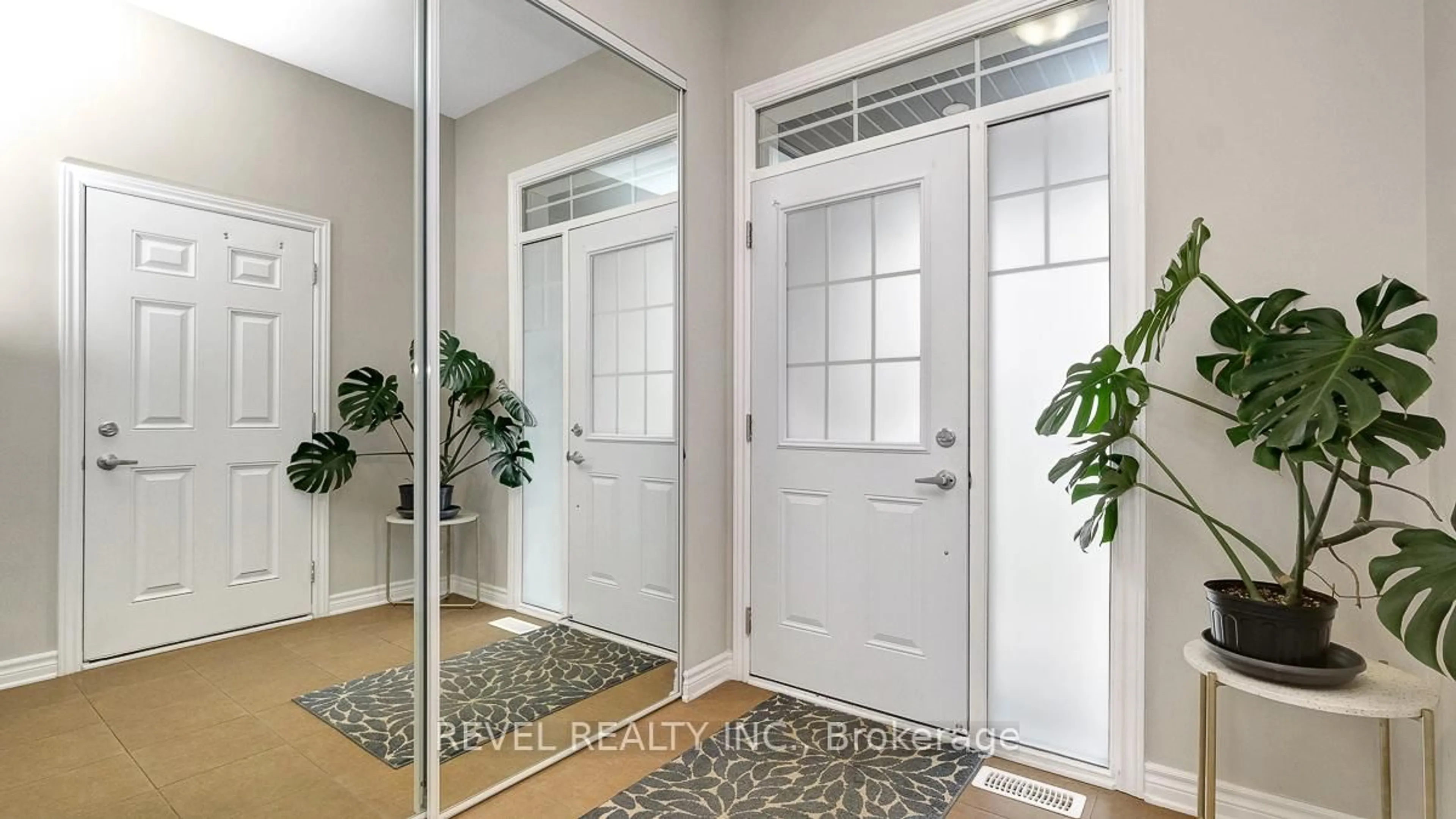 Indoor entryway for 265 Kimpton Dr, Stittsville Ontario K2S 2A9