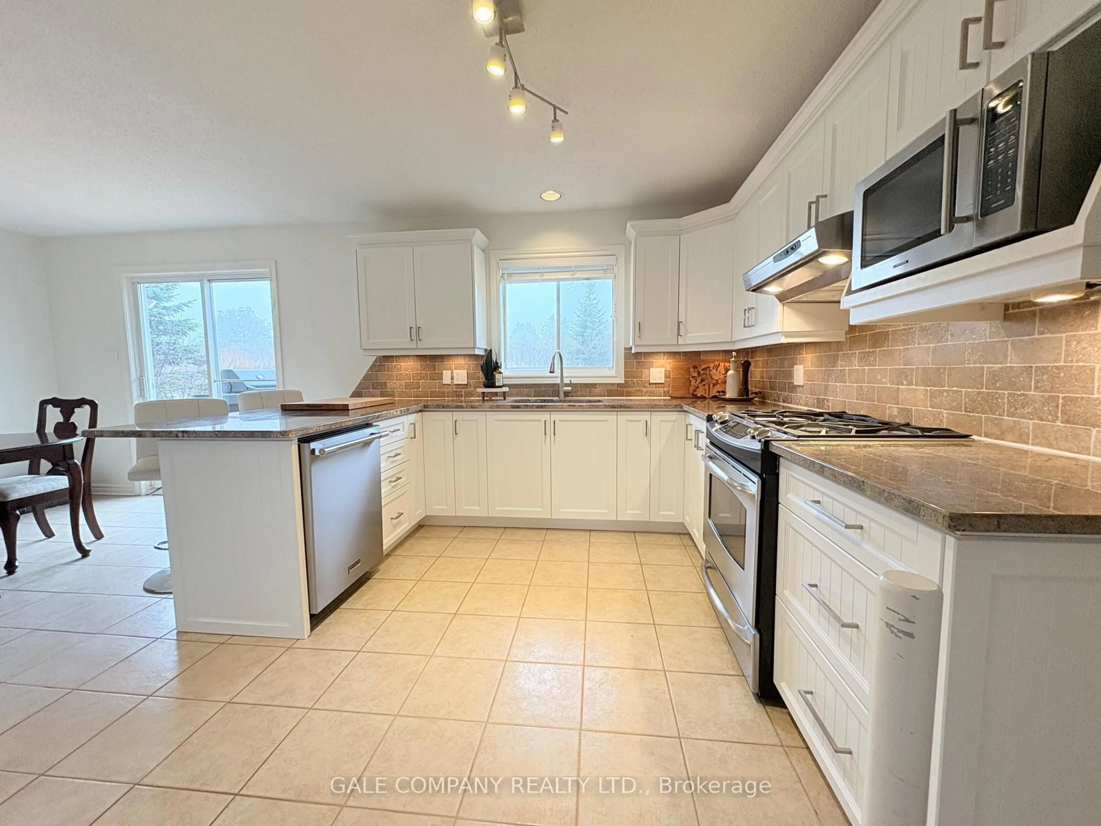 Standard kitchen, ceramic/tile floor for 519 David Manchester Rd, Carp Ontario K0A 1L0