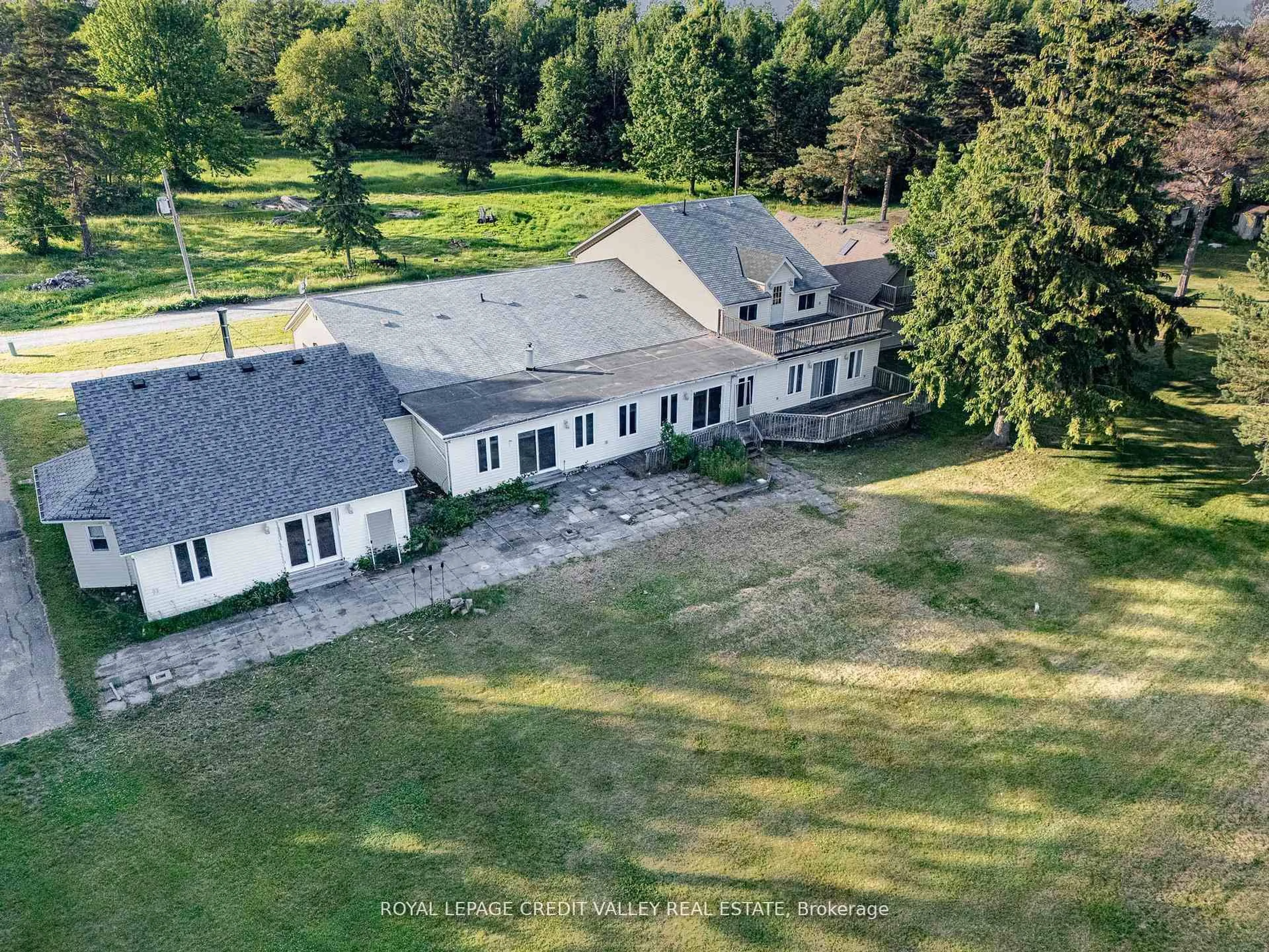 A pic from outside/outdoor area/front of a property/back of a property/a pic from drone, unknown for 147 Memory Lane, Brighton Ontario K0K 1L0