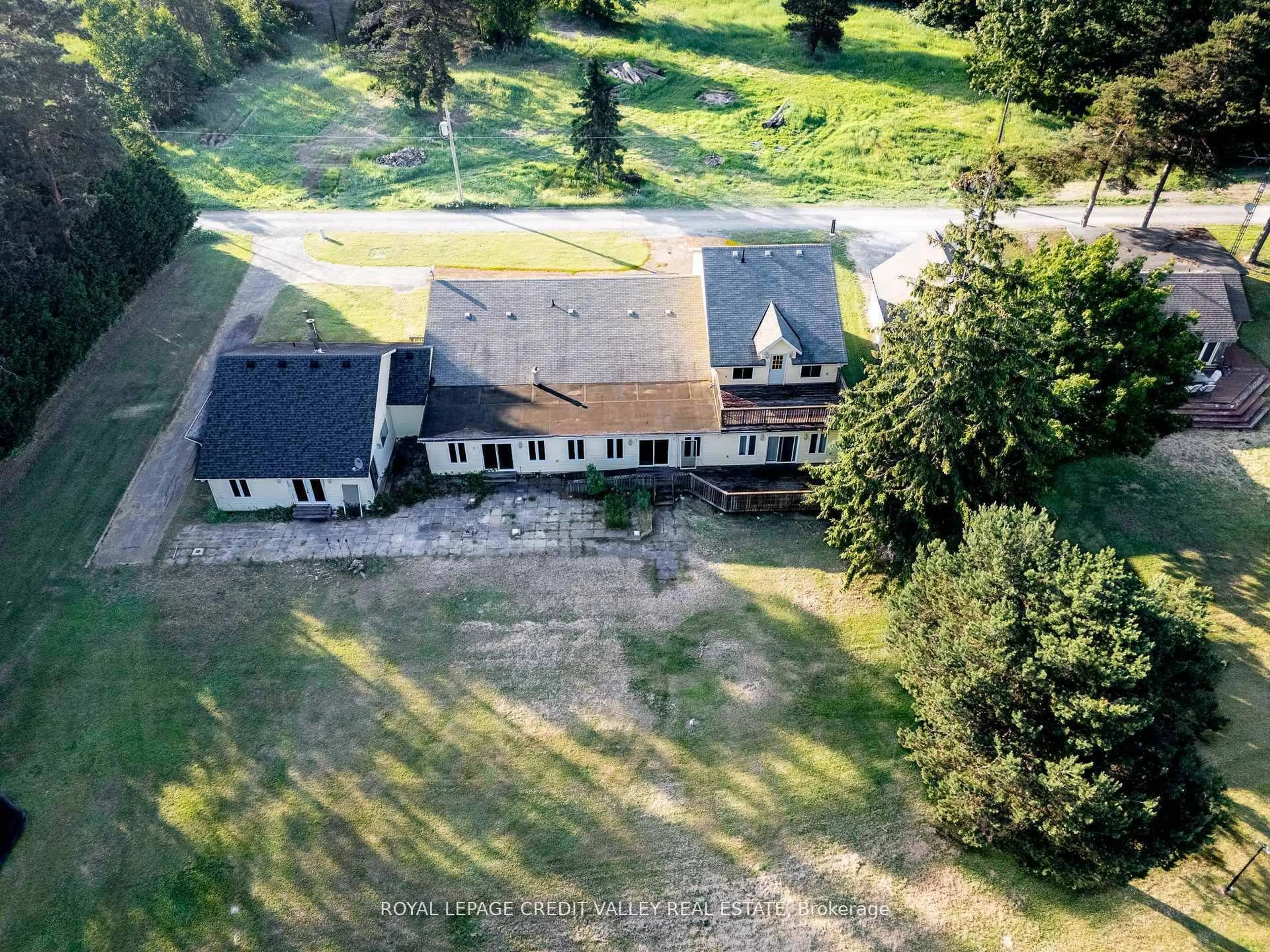 A pic from outside/outdoor area/front of a property/back of a property/a pic from drone, unknown for 147 Memory Lane, Brighton Ontario K0K 1L0