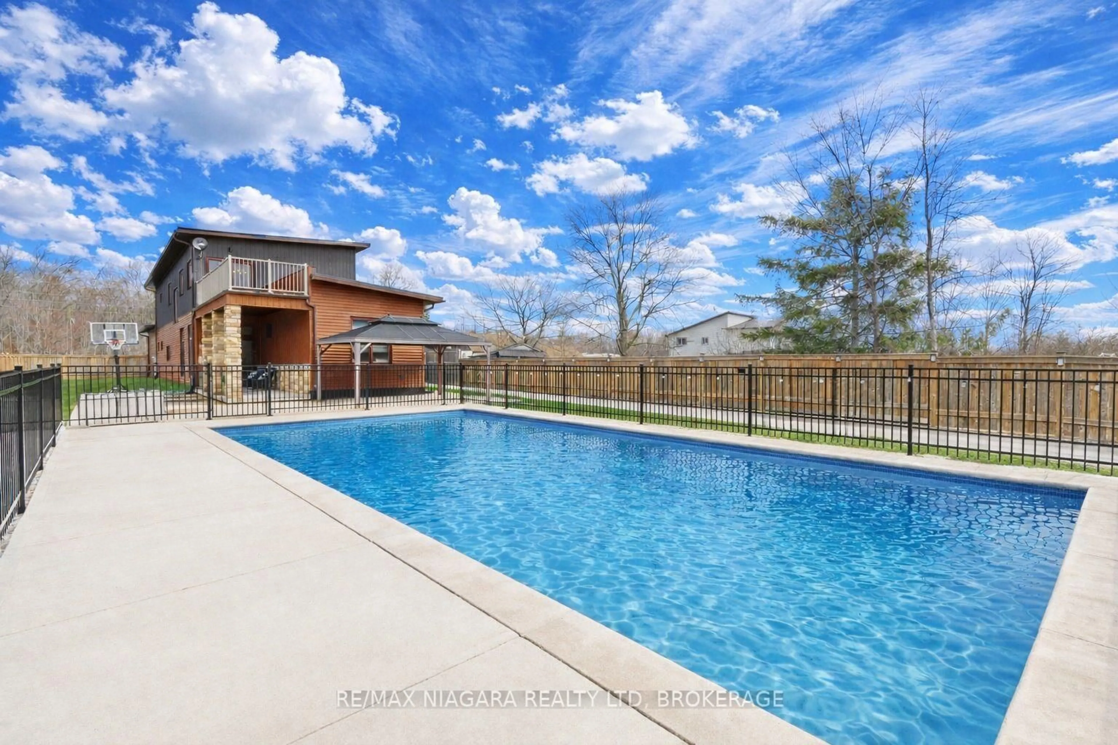 Pool for 1887 DOMINION Rd, Fort Erie Ontario L0S 1N0