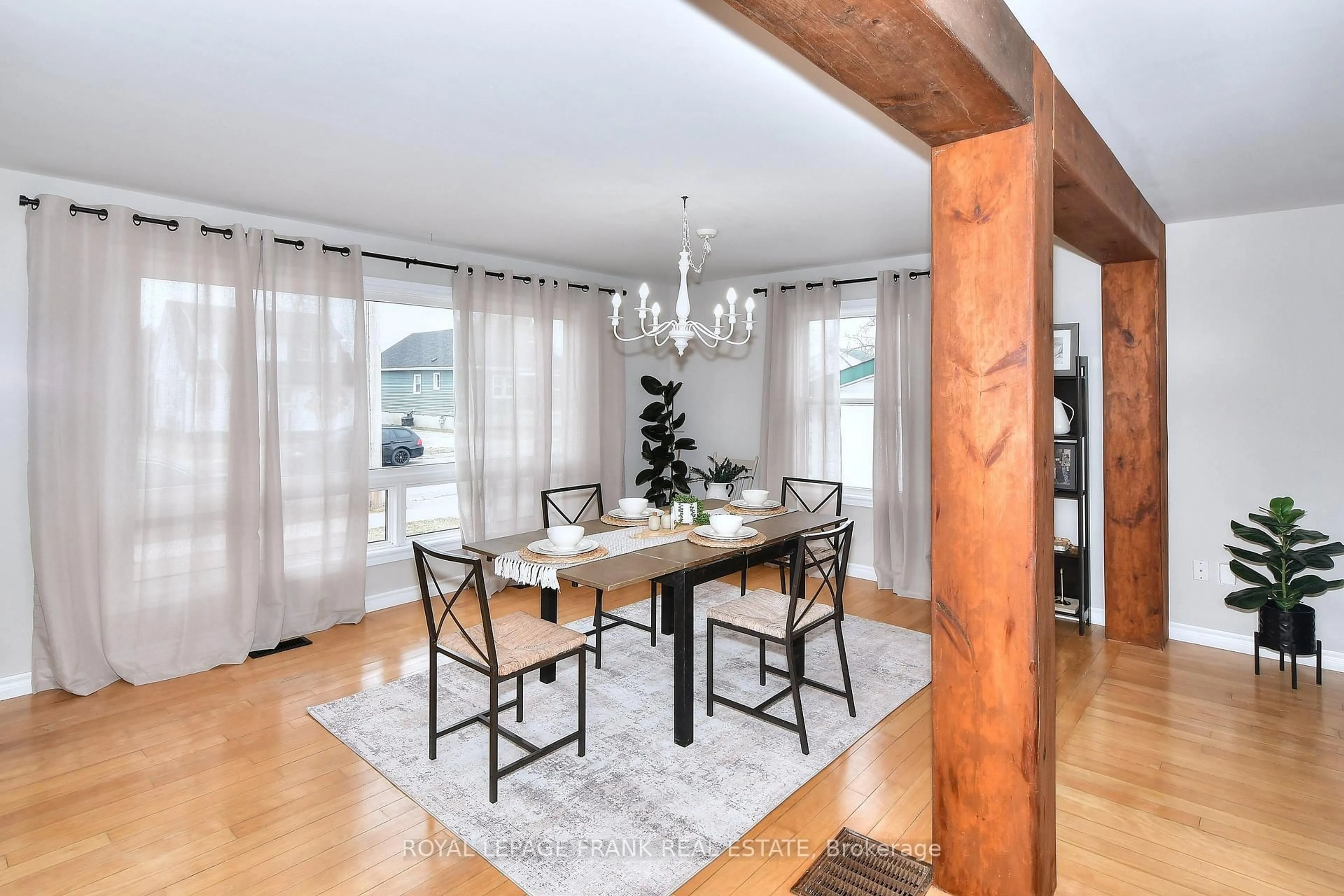 Dining room, wood/laminate floor for 475 Brioux Ave, Peterborough Ontario K9J 4G6