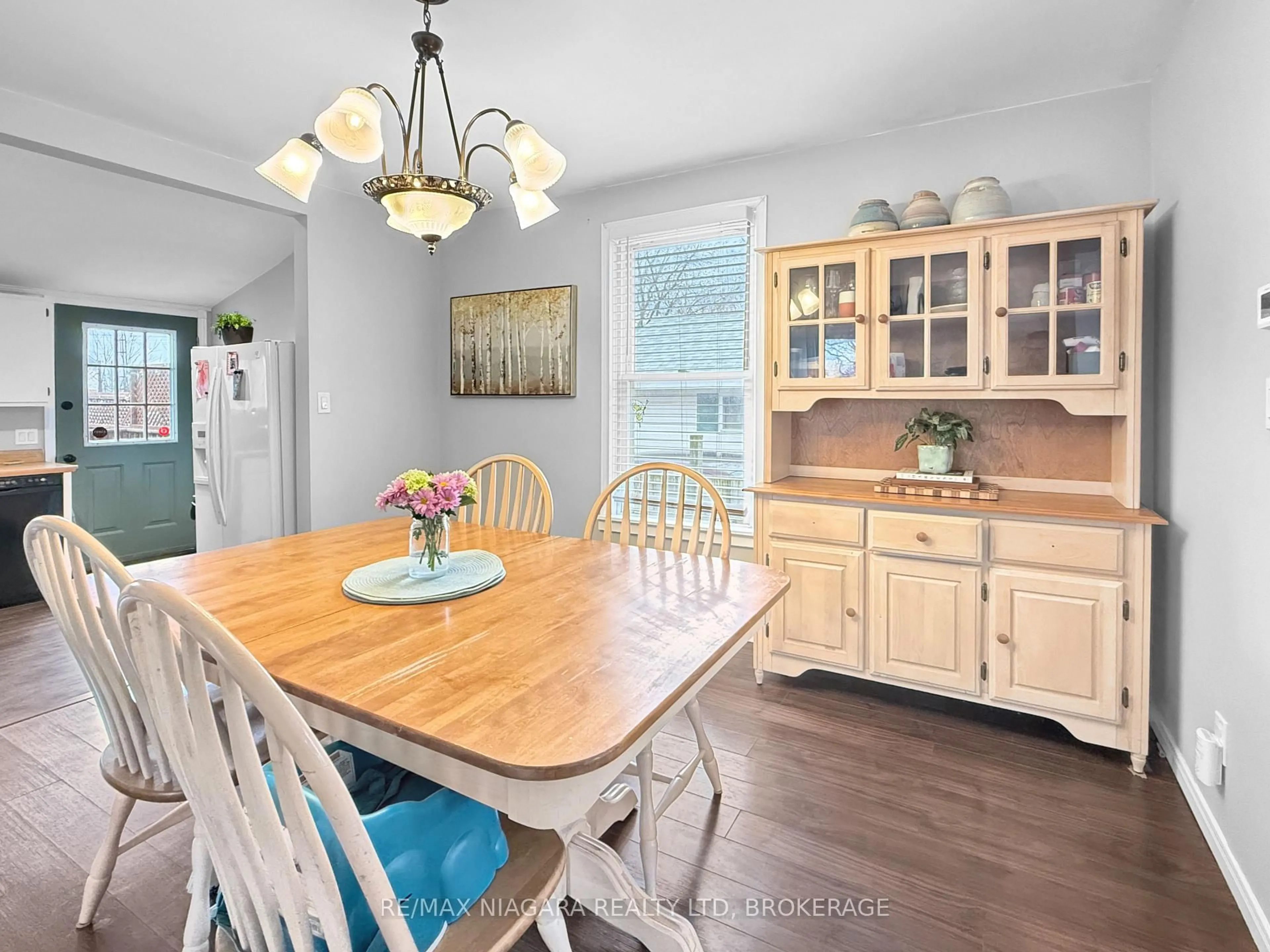 Dining room, unknown for 93 Lavinia St, Fort Erie Ontario L2A 2E1