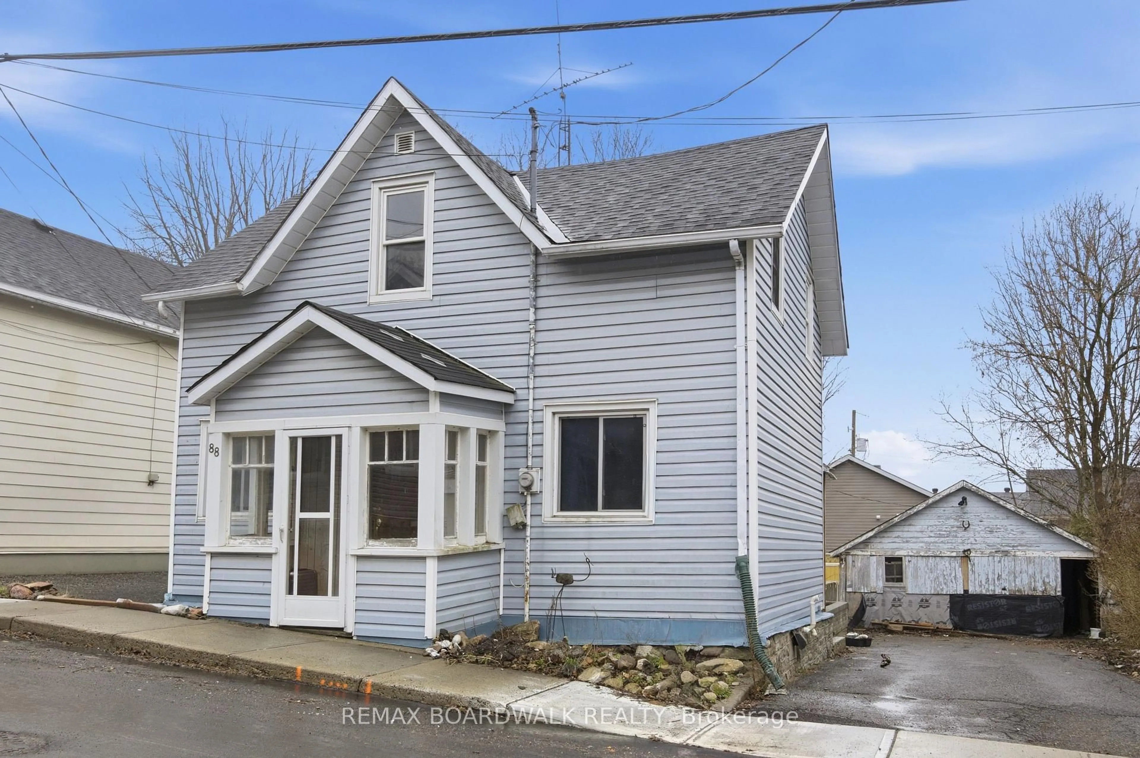Home with vinyl exterior material, street for 88 Charles St, Carleton Place Ontario K7C 2Y3