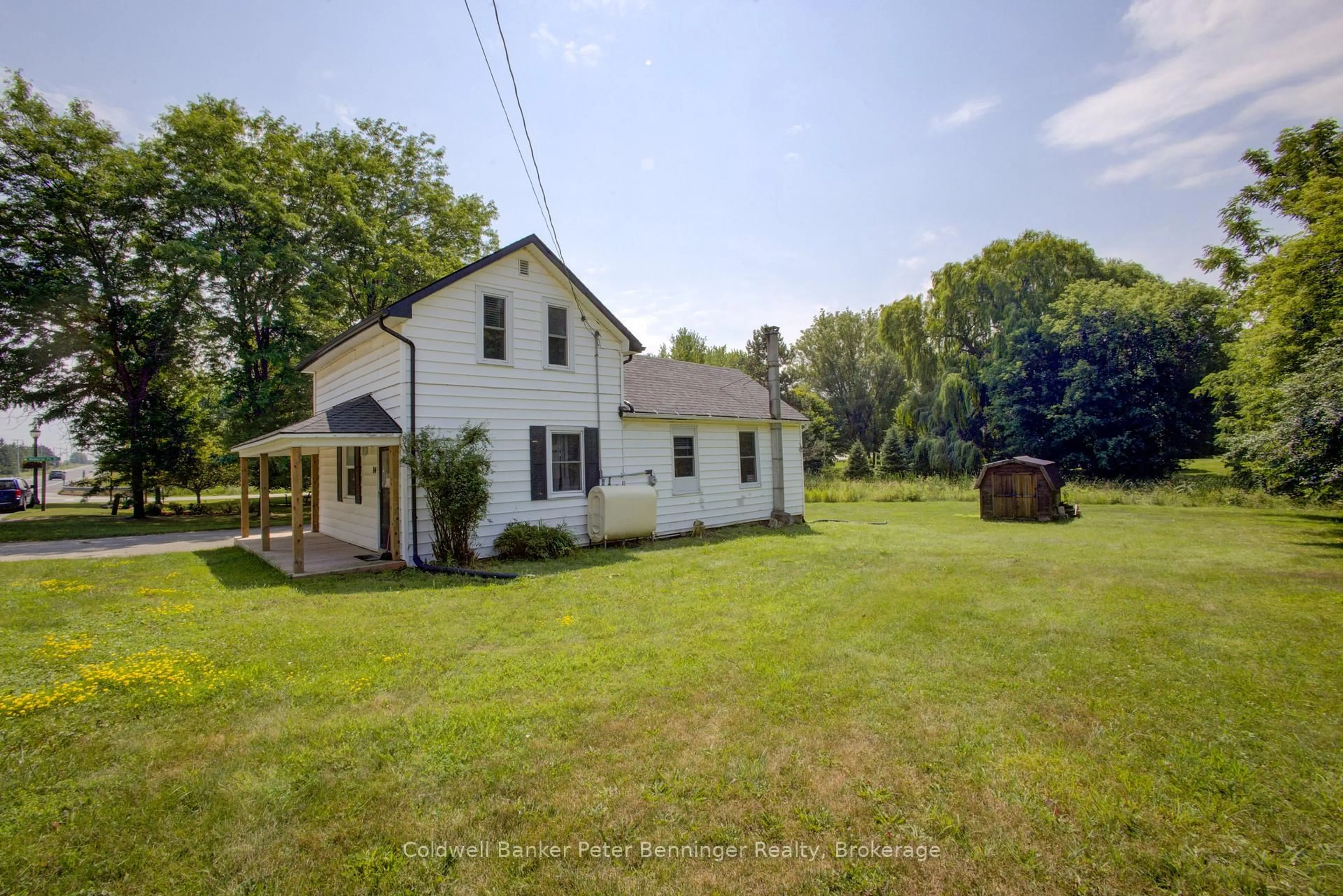 A pic from outside/outdoor area/front of a property/back of a property/a pic from drone, unknown for 84 Main St, Kincardine Ontario N0G 2T0