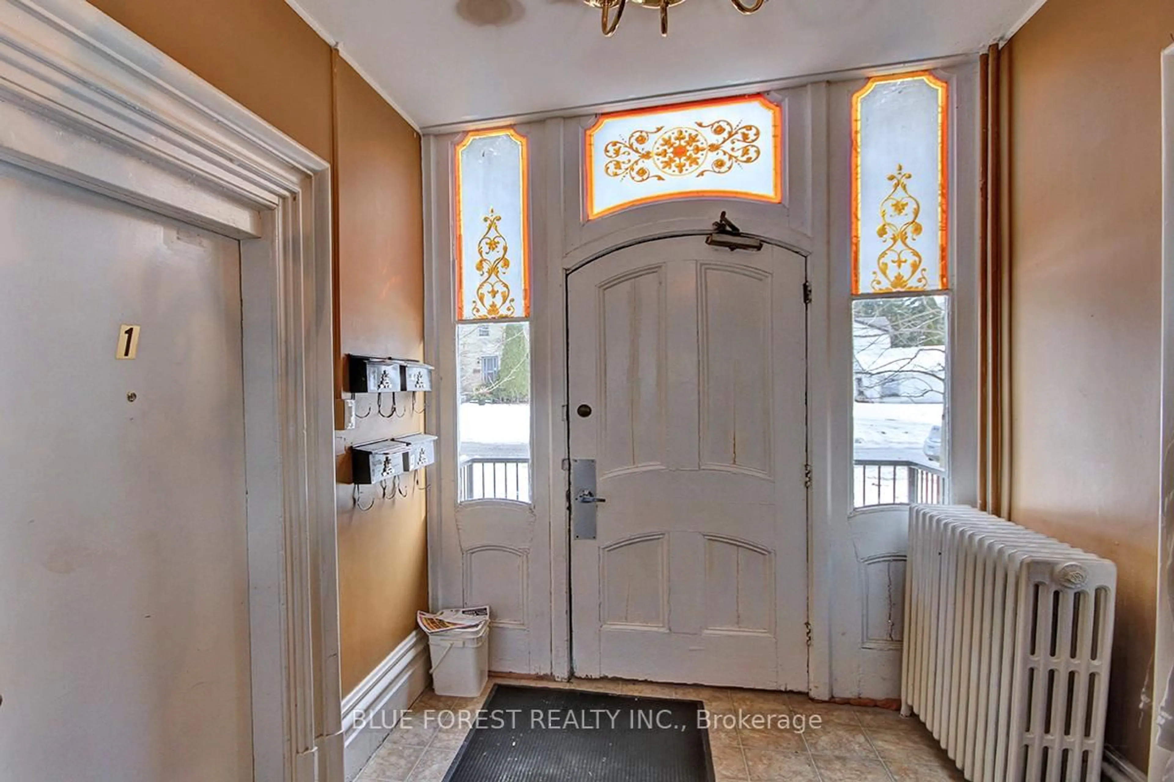 Indoor entryway for 7 Church St, St. Thomas Ontario N5R 3E4