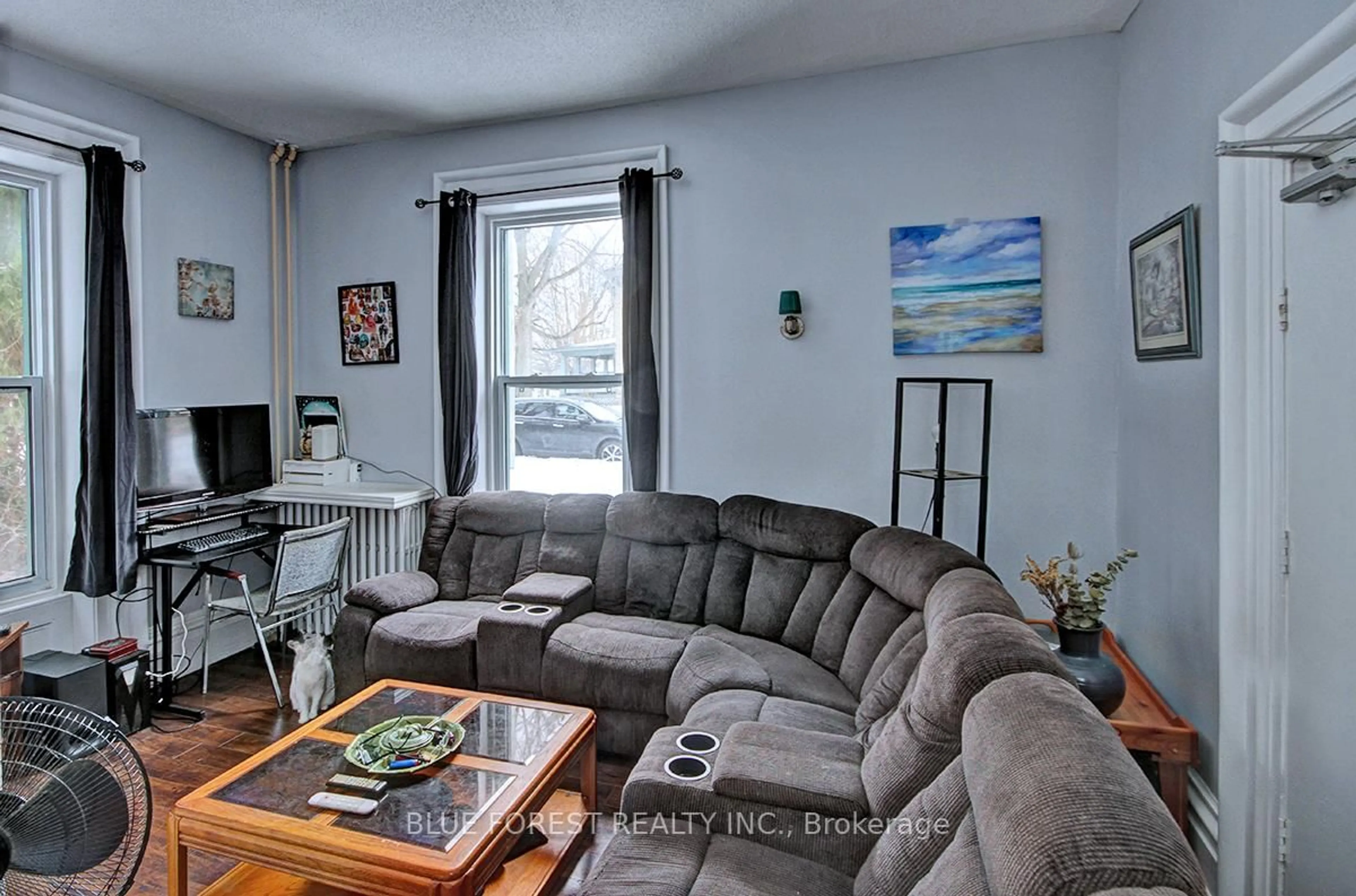 Living room with furniture, unknown for 7 Church St, St. Thomas Ontario N5R 3E4