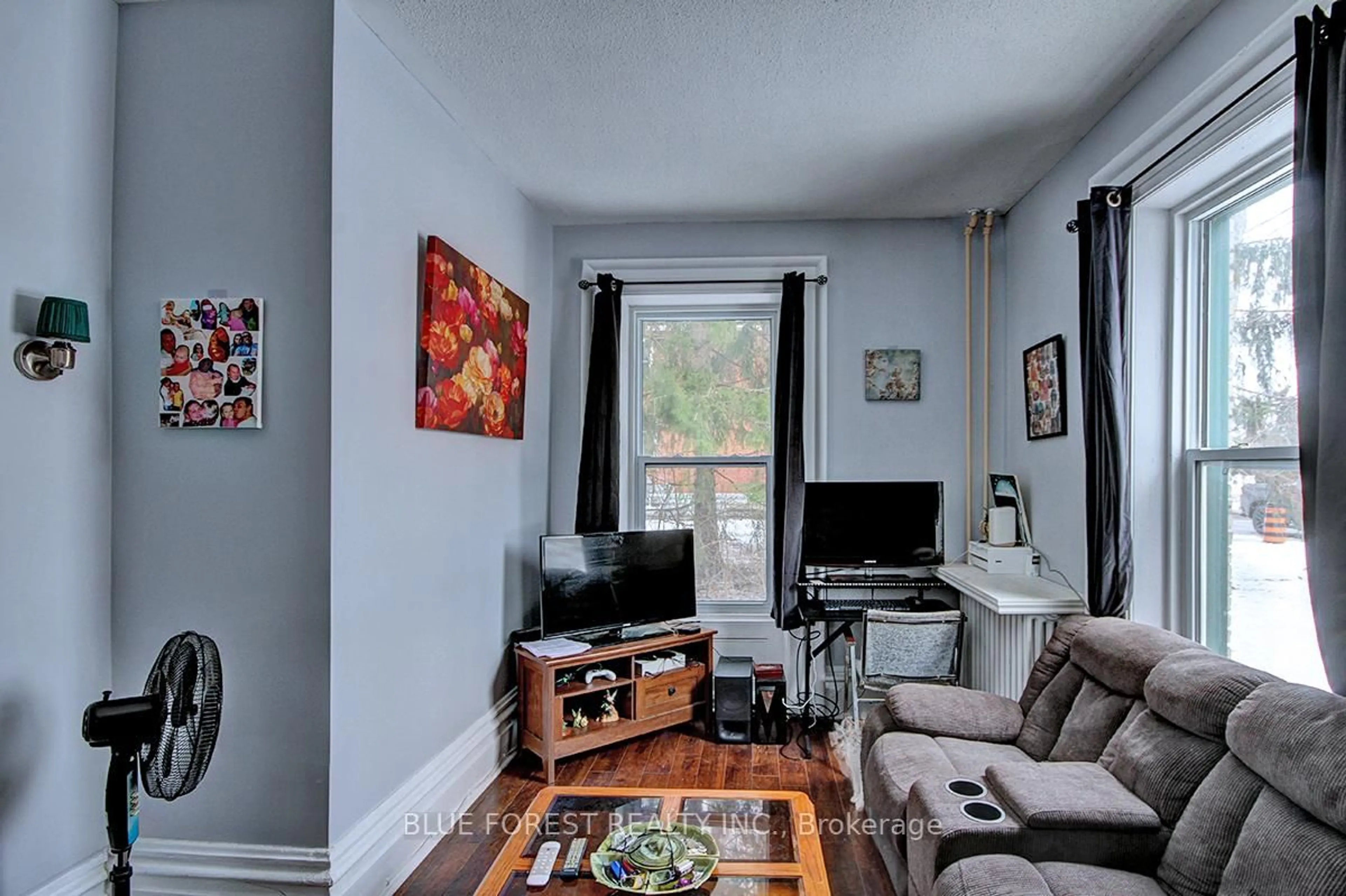 Living room with furniture, unknown for 7 Church St, St. Thomas Ontario N5R 3E4