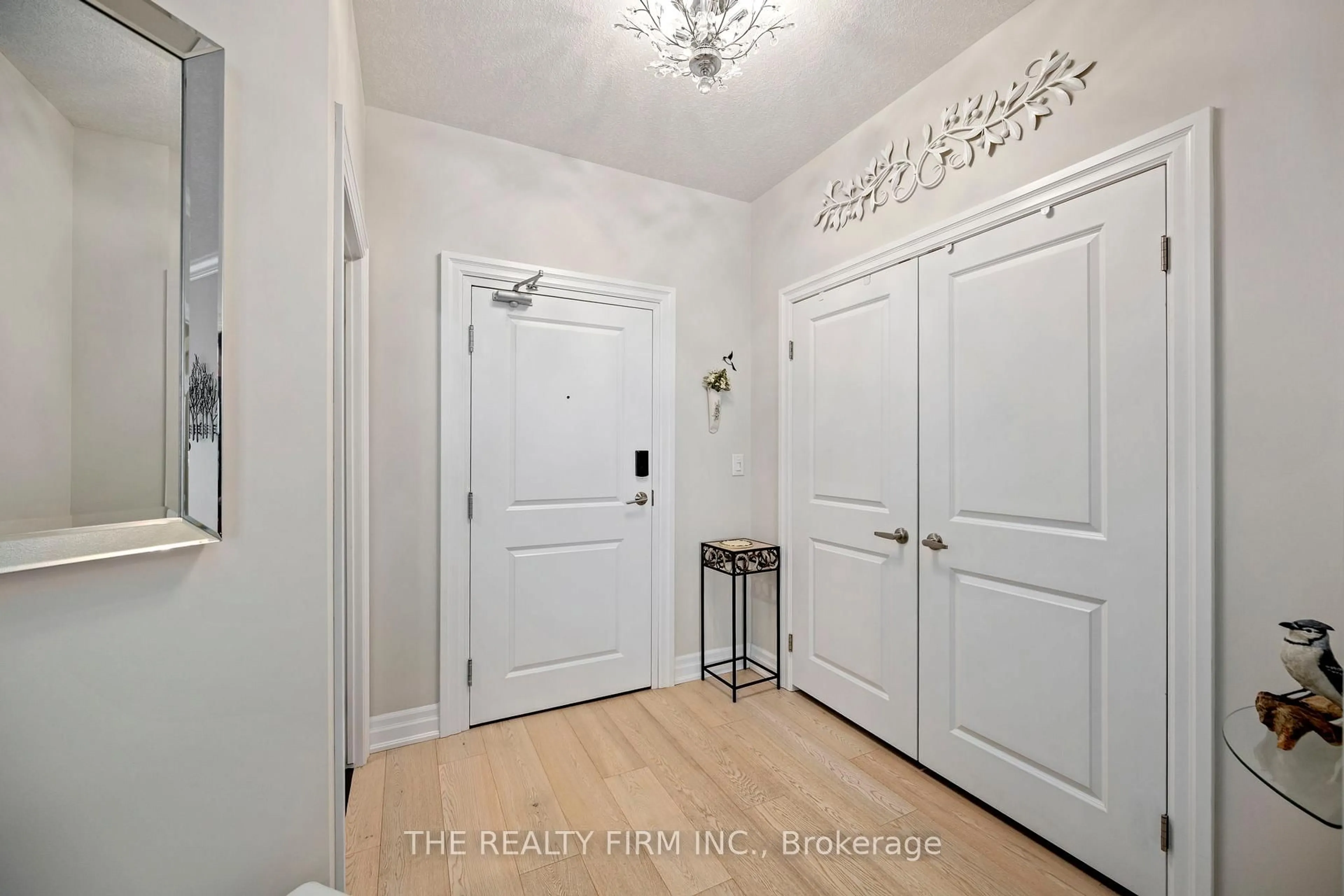 Indoor entryway for 240 Villagewalk Blvd #1304, London North Ontario N6G 0P6