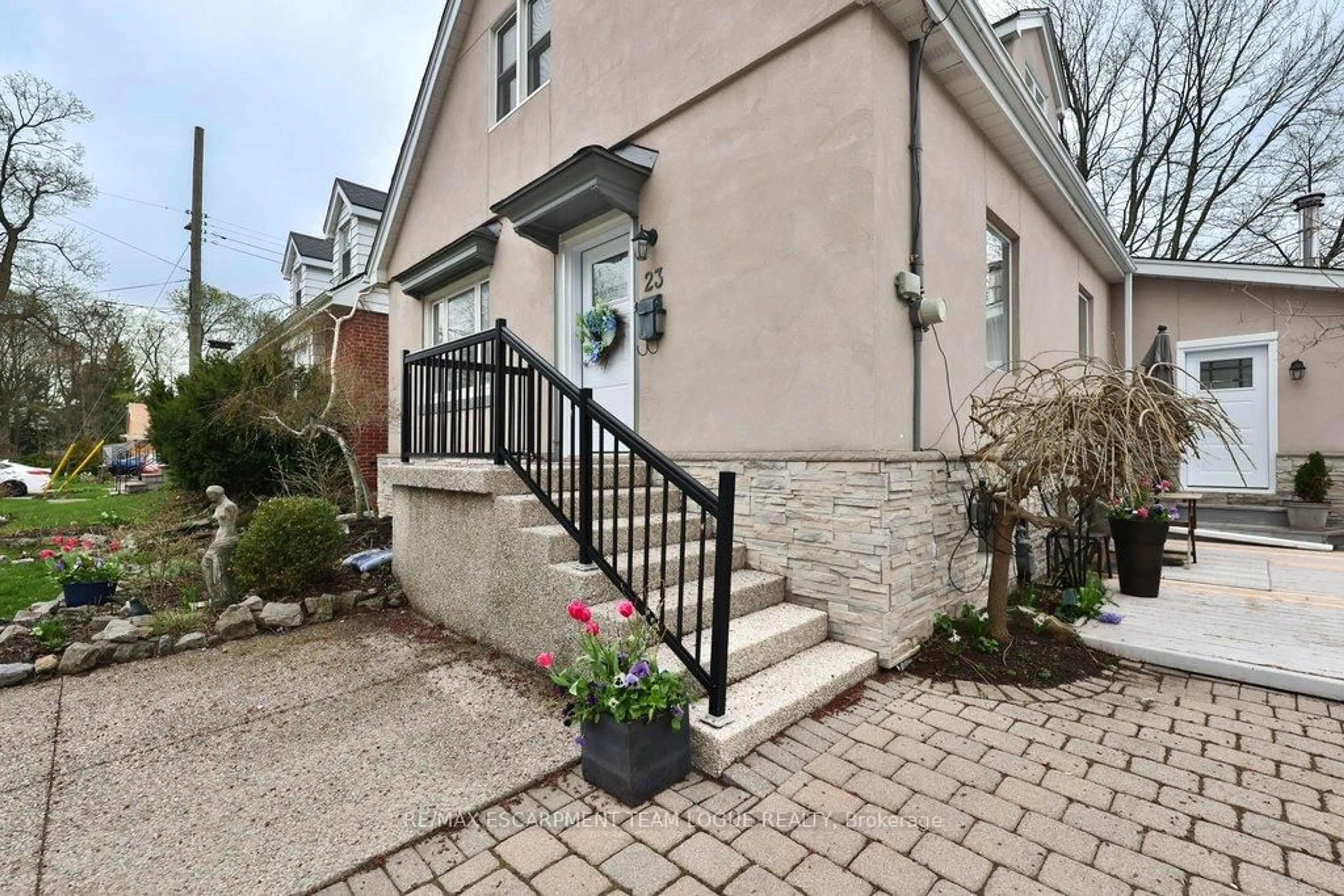 Unknown for 23 Searle St, Hamilton Ontario L9A 2V6