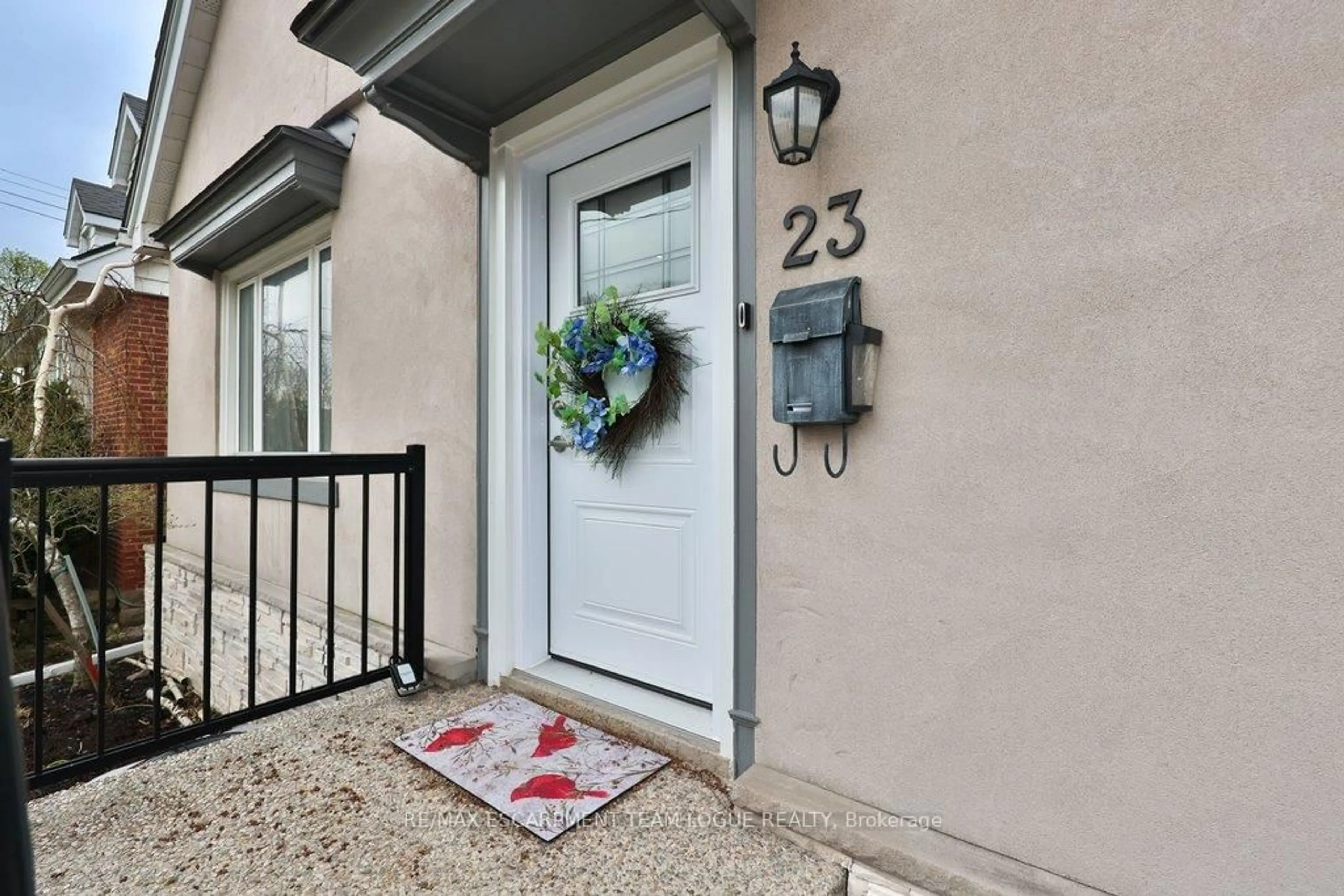 Indoor entryway for 23 Searle St, Hamilton Ontario L9A 2V6