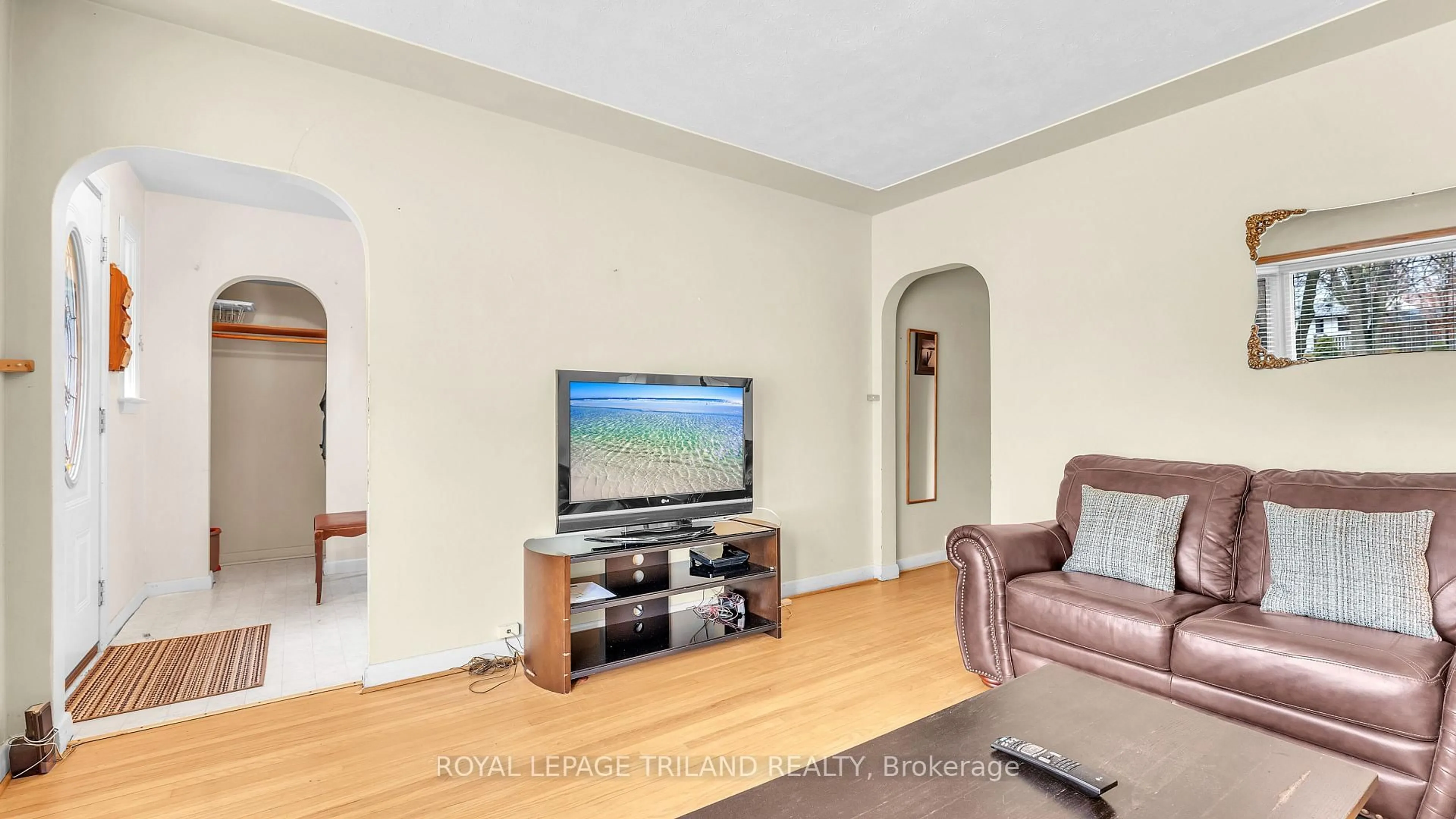 Living room with furniture, unknown for 187 Fairway Ave, London East Ontario N5W 1J2