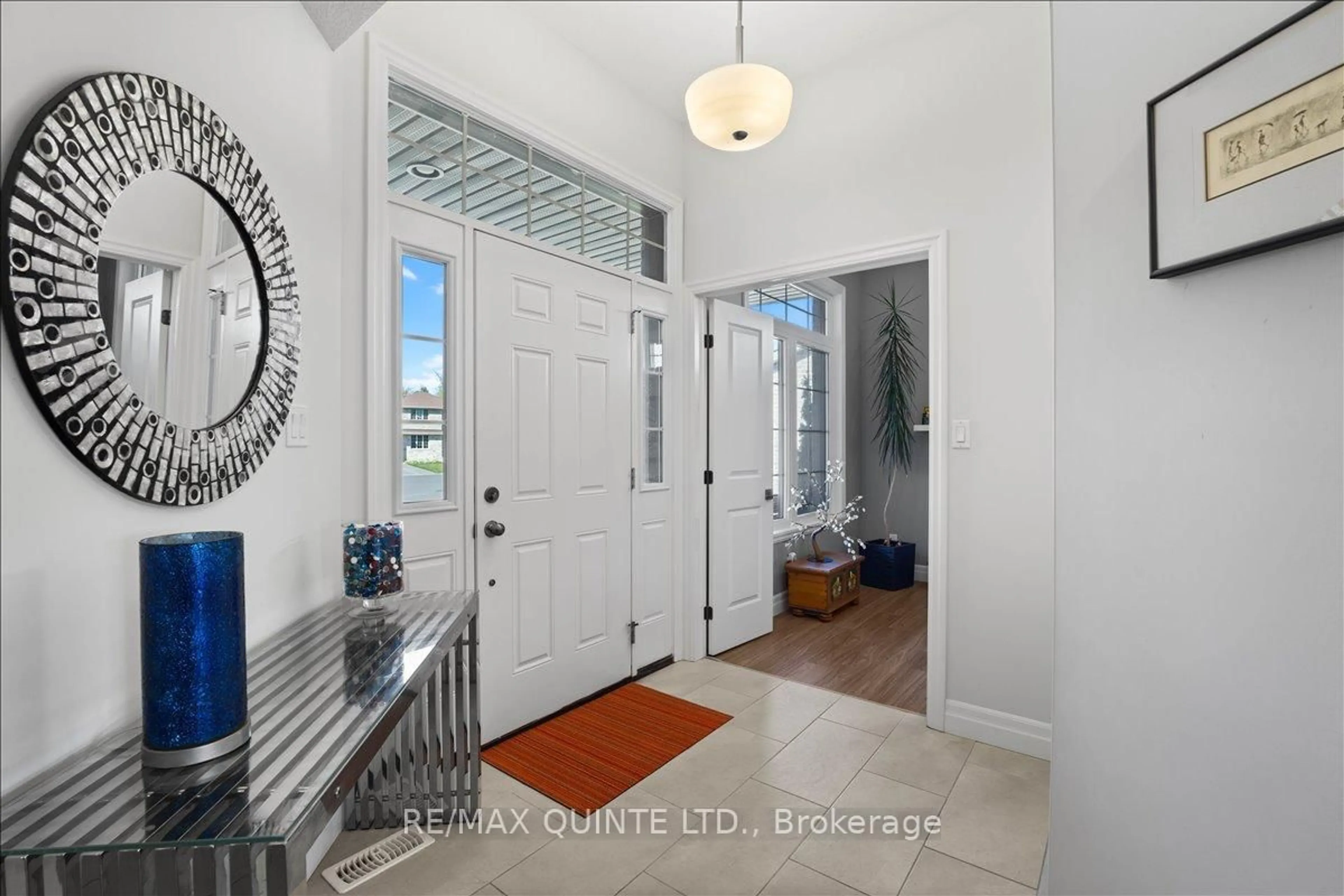 Indoor entryway for 6 Granby Crt, Belleville Ontario K8N 5W6