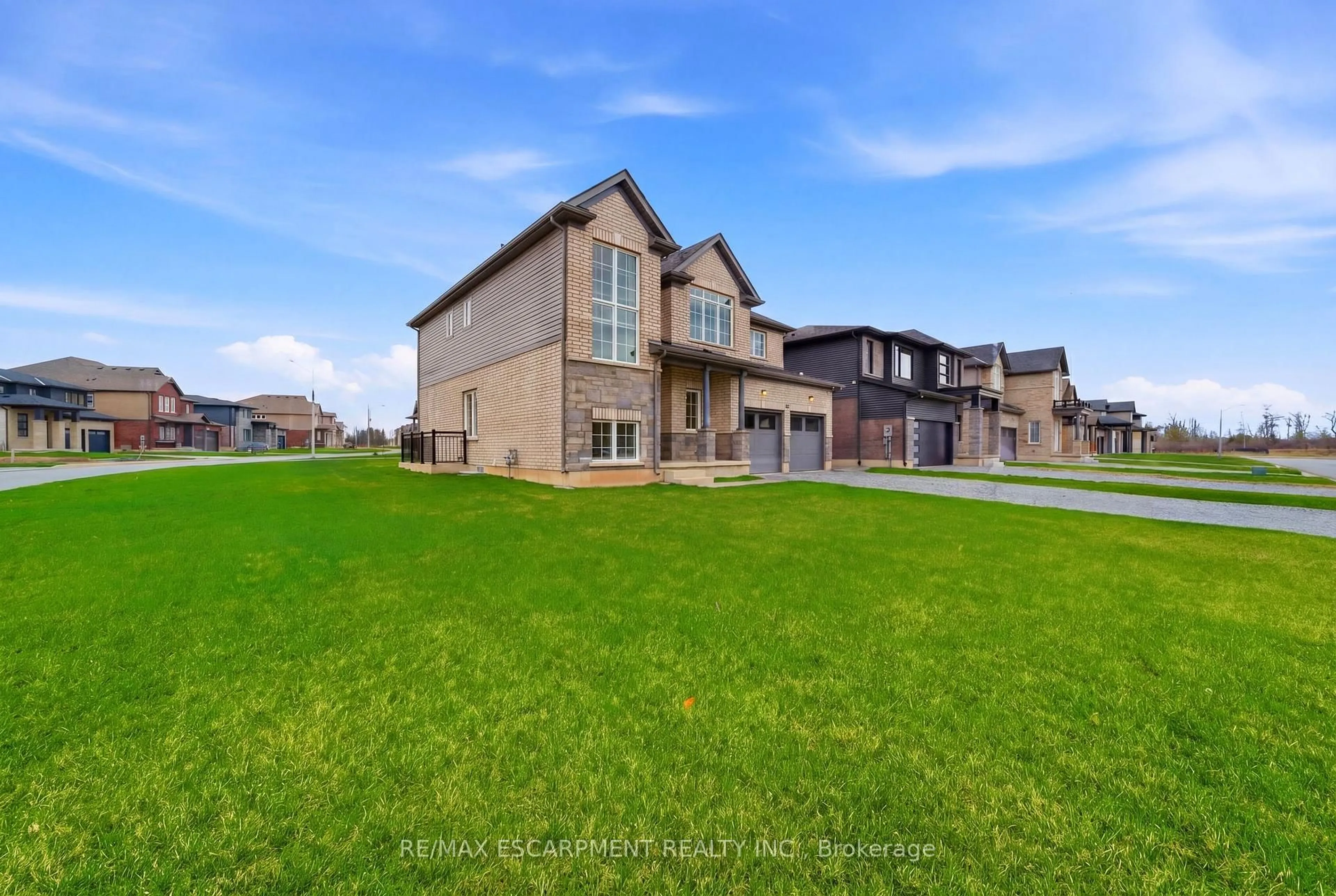 A pic from outside/outdoor area/front of a property/back of a property/a pic from drone, unknown for 778 Bradford Ave, Fort Erie Ontario L2A 0H3