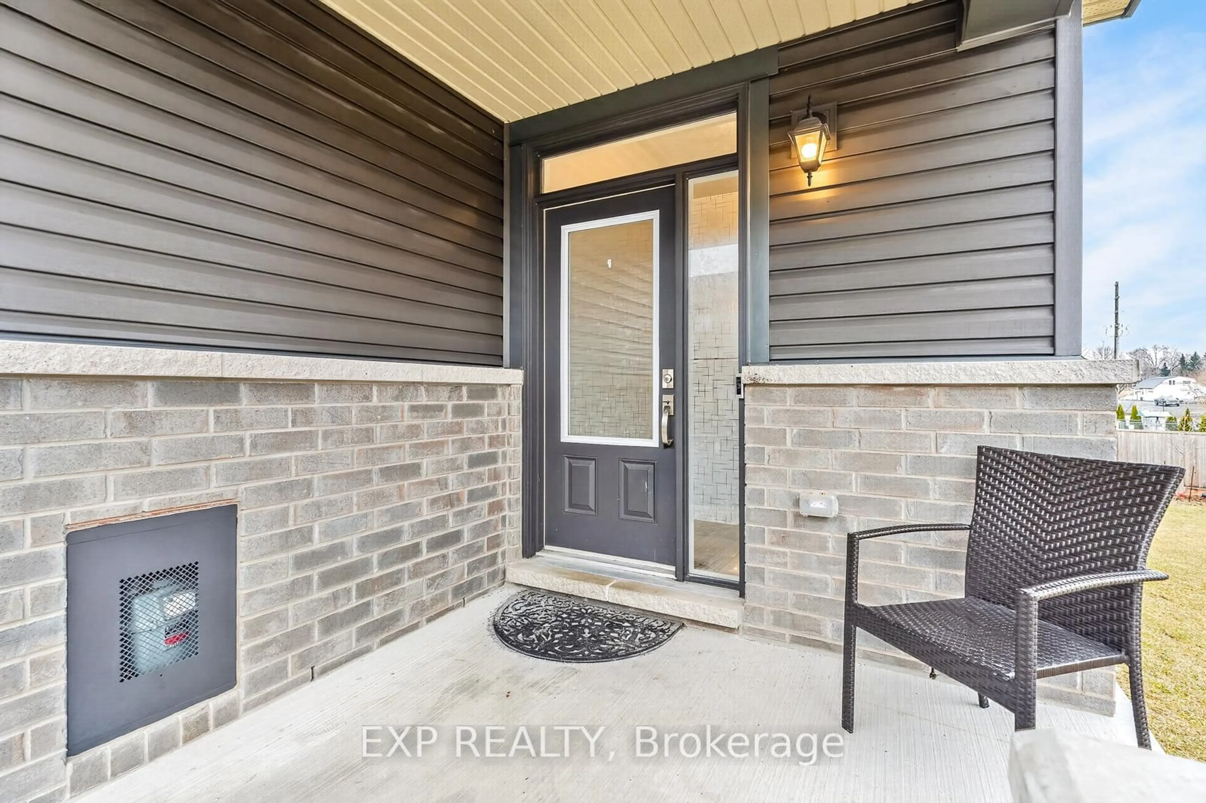 Indoor entryway for 501 Enclave Lane, Clarence-Rockland Ontario K4K 0M8