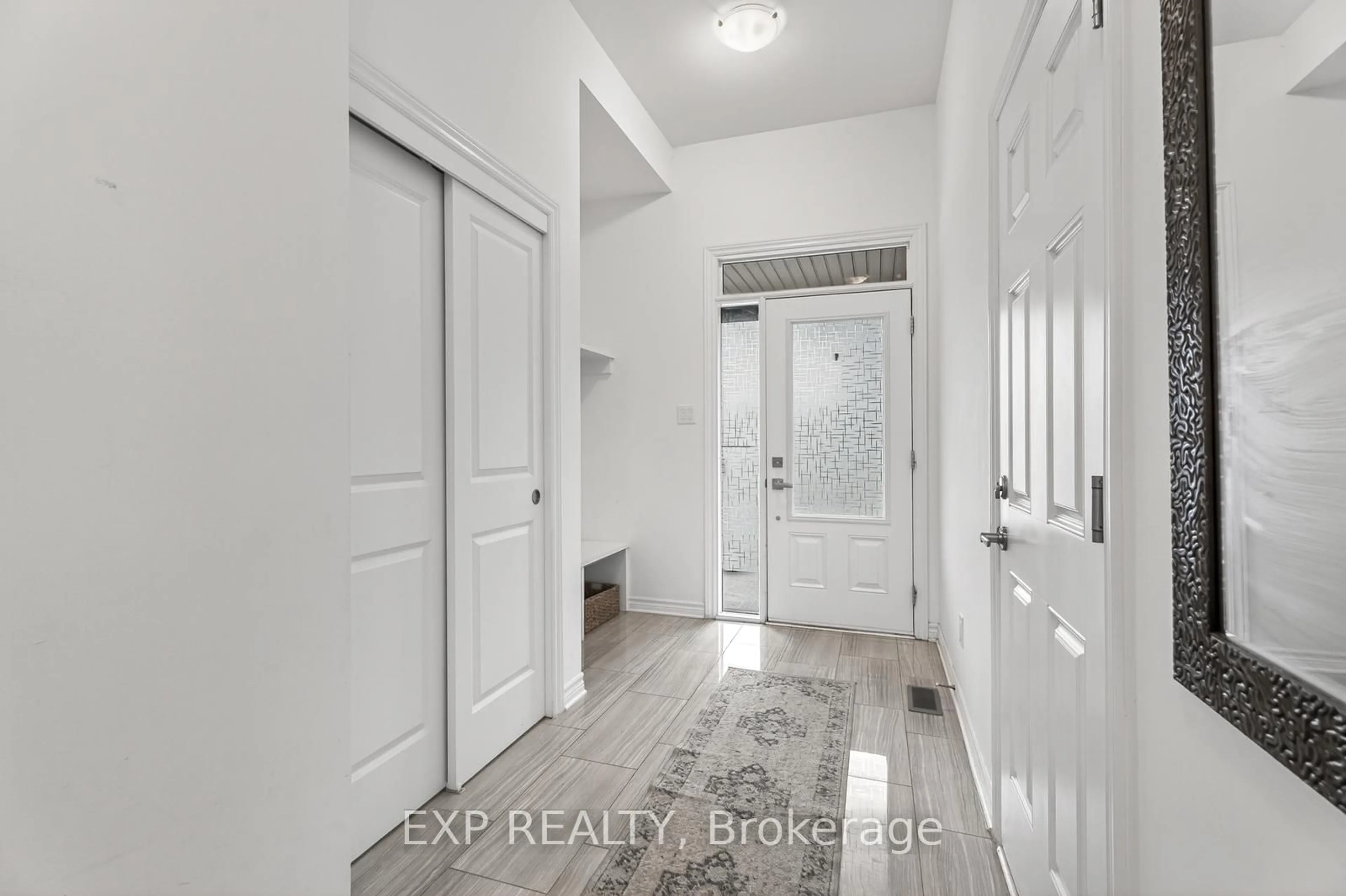 Indoor entryway for 501 Enclave Lane, Clarence-Rockland Ontario K4K 0M8