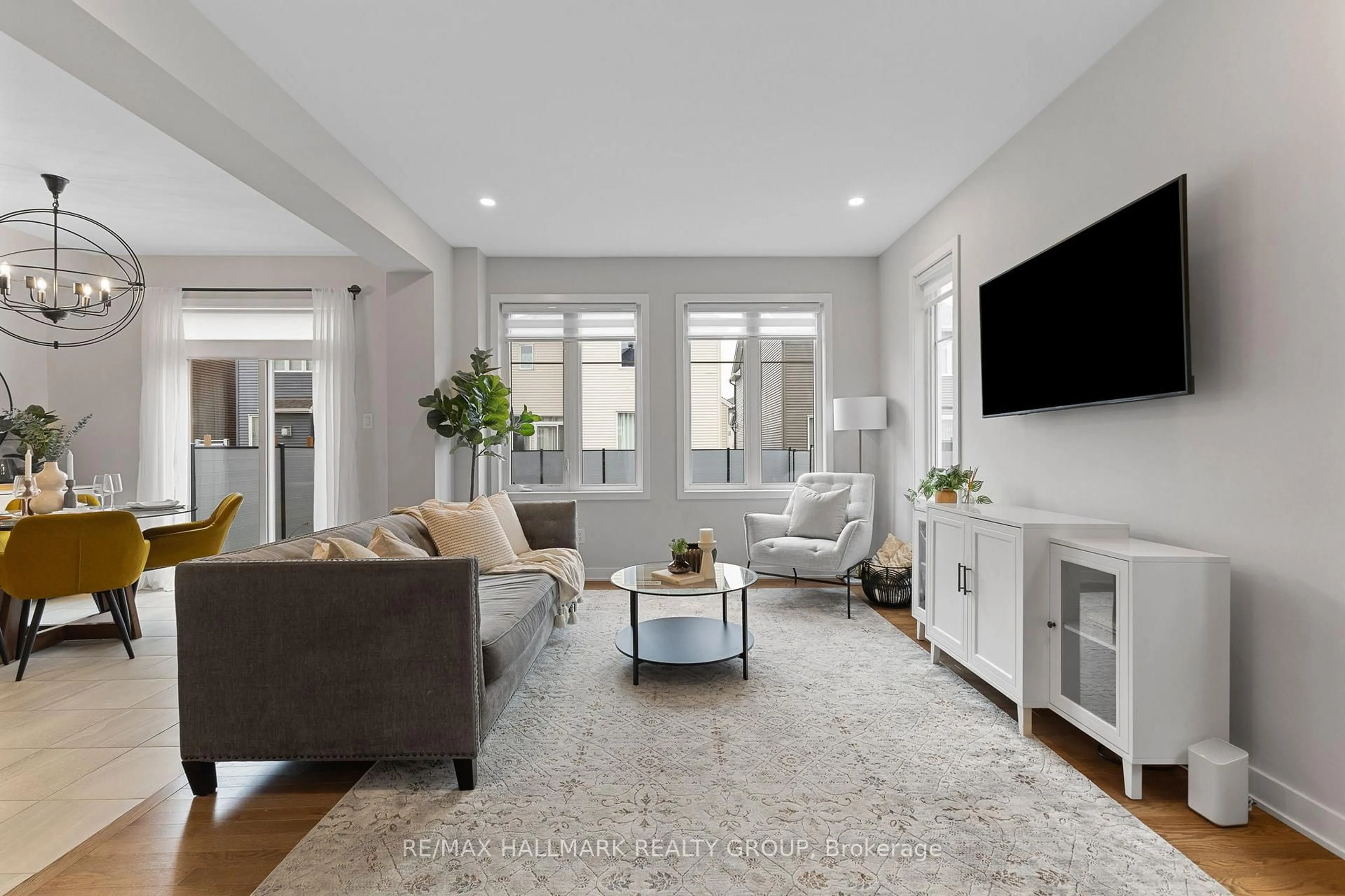 Living room with furniture, unknown for 1015 Cottontail Walk, Ottawa Ontario K4A 5H7