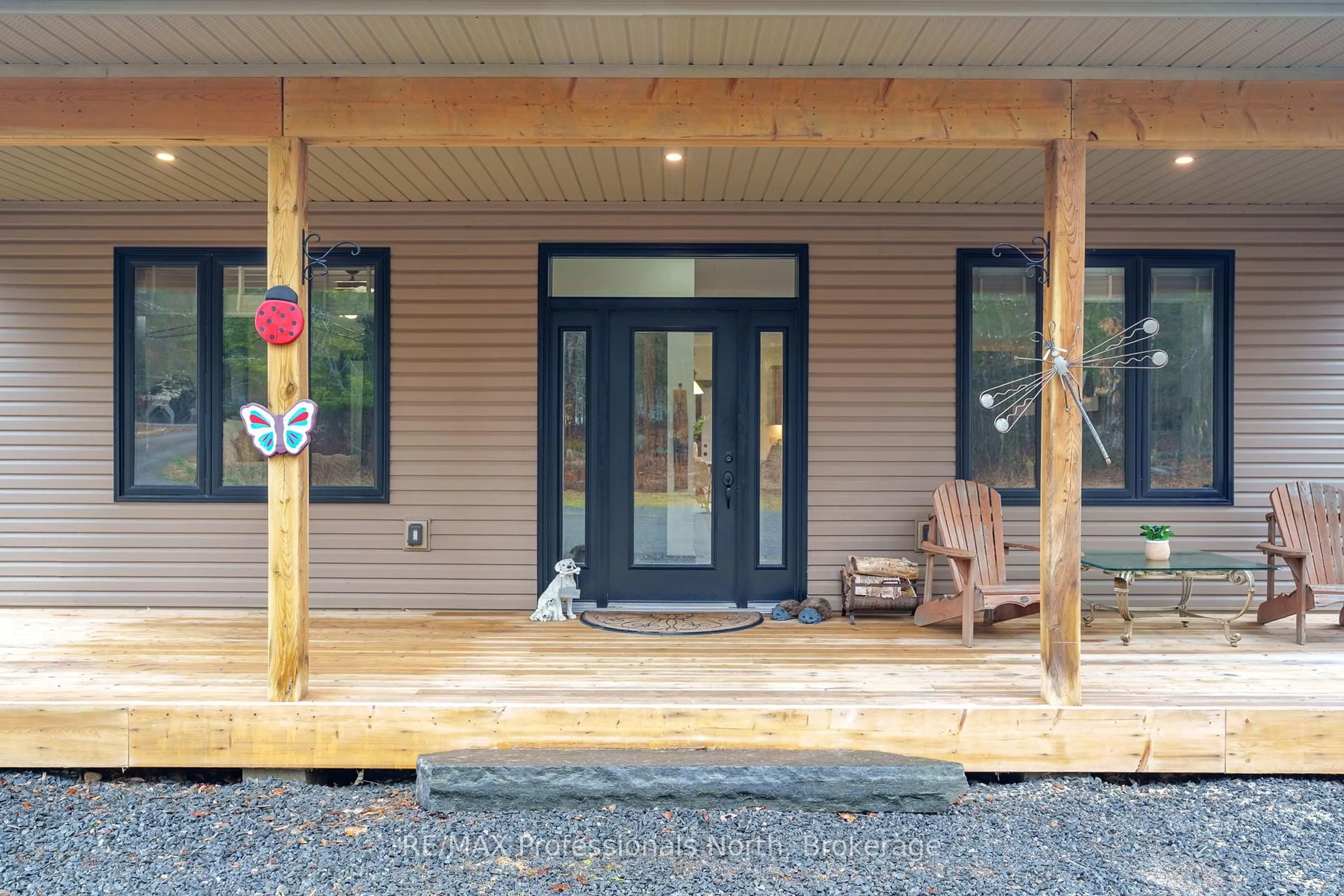 Indoor entryway for 475 Hoodstown Rd, Huntsville Ontario P1H 2J2