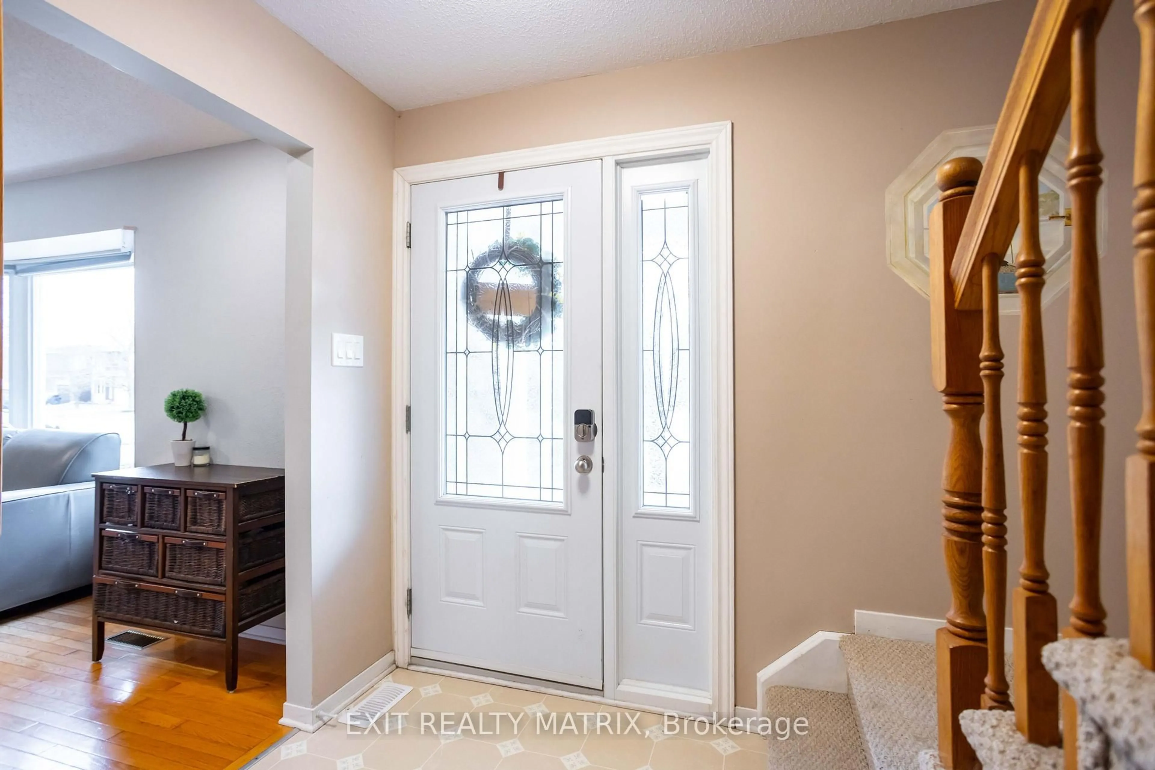 Indoor entryway for 95 Castlebeau St, Russell Ontario K0A 1W0