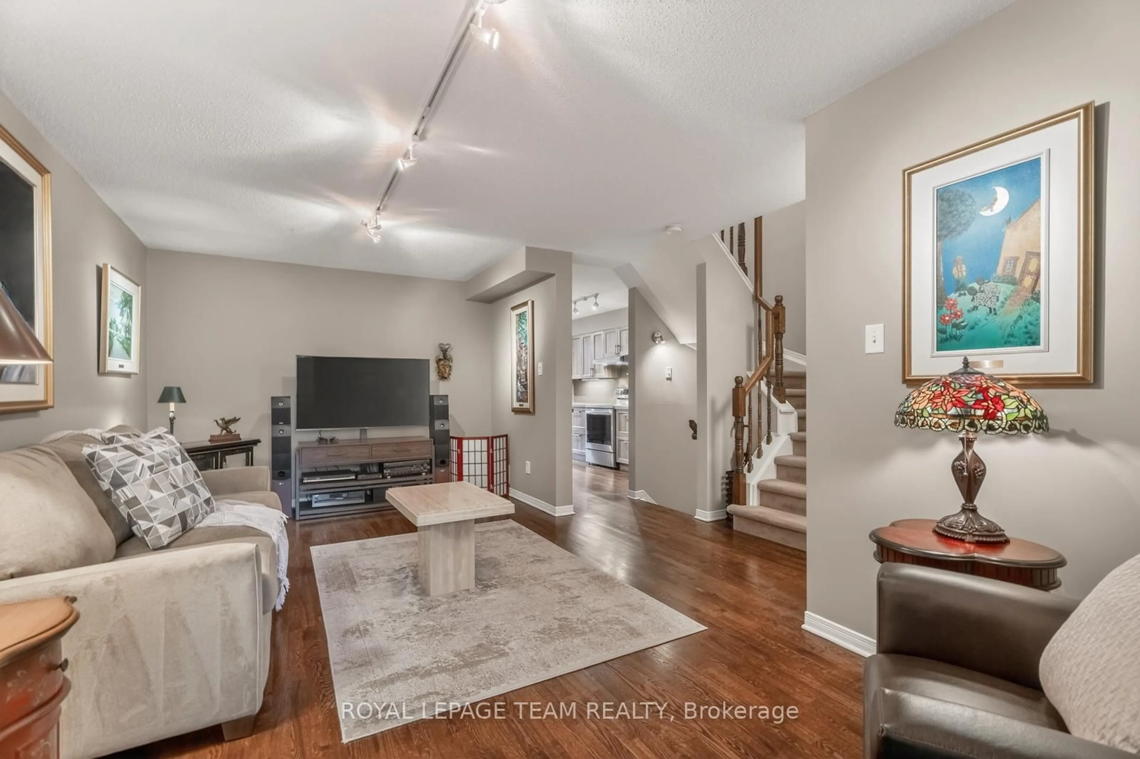 Unknown for 9 BOREALIS Cres, Ottawa Ontario K1K 4T4