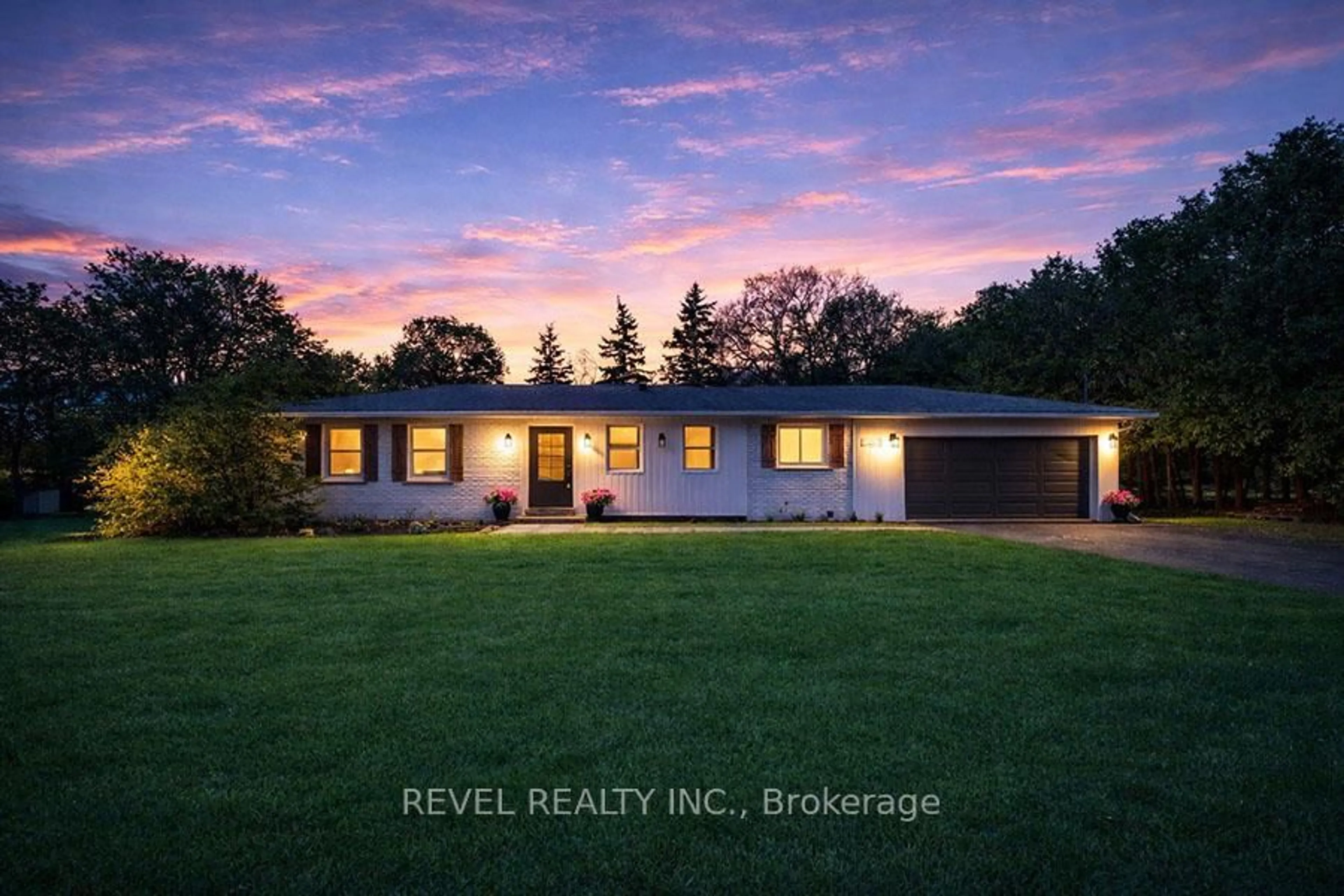 A pic from outside/outdoor area/front of a property/back of a property/a pic from drone, unknown for 20 Russell St, Brant Ontario N0E 1K0