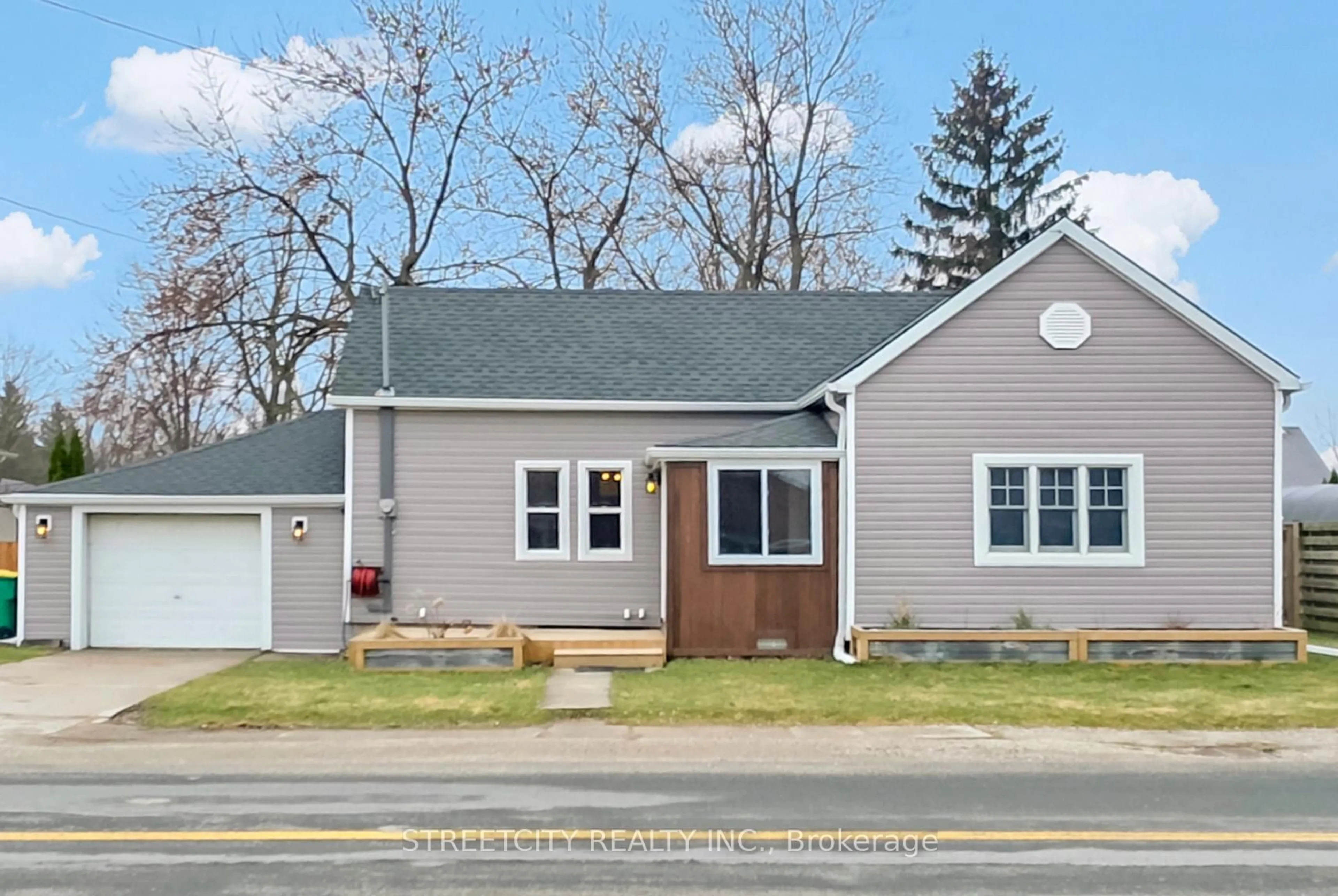 Home with vinyl exterior material, street for 190 King St, Southwest Middlesex Ontario N0L 1M0