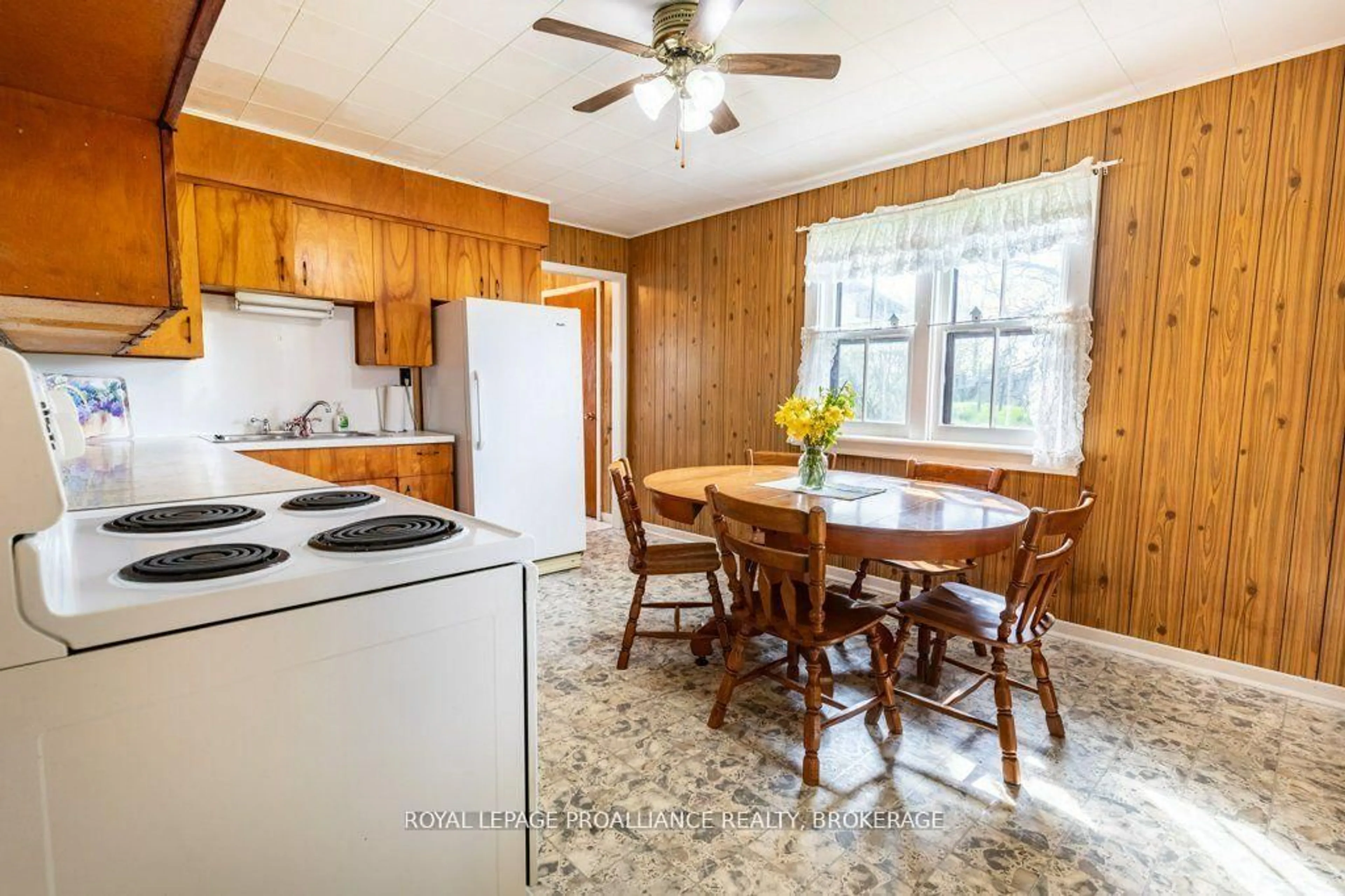 Standard kitchen, unknown for 39 Fisherman's Cove Lane, Wolfe Island Ontario K0H 2Y0