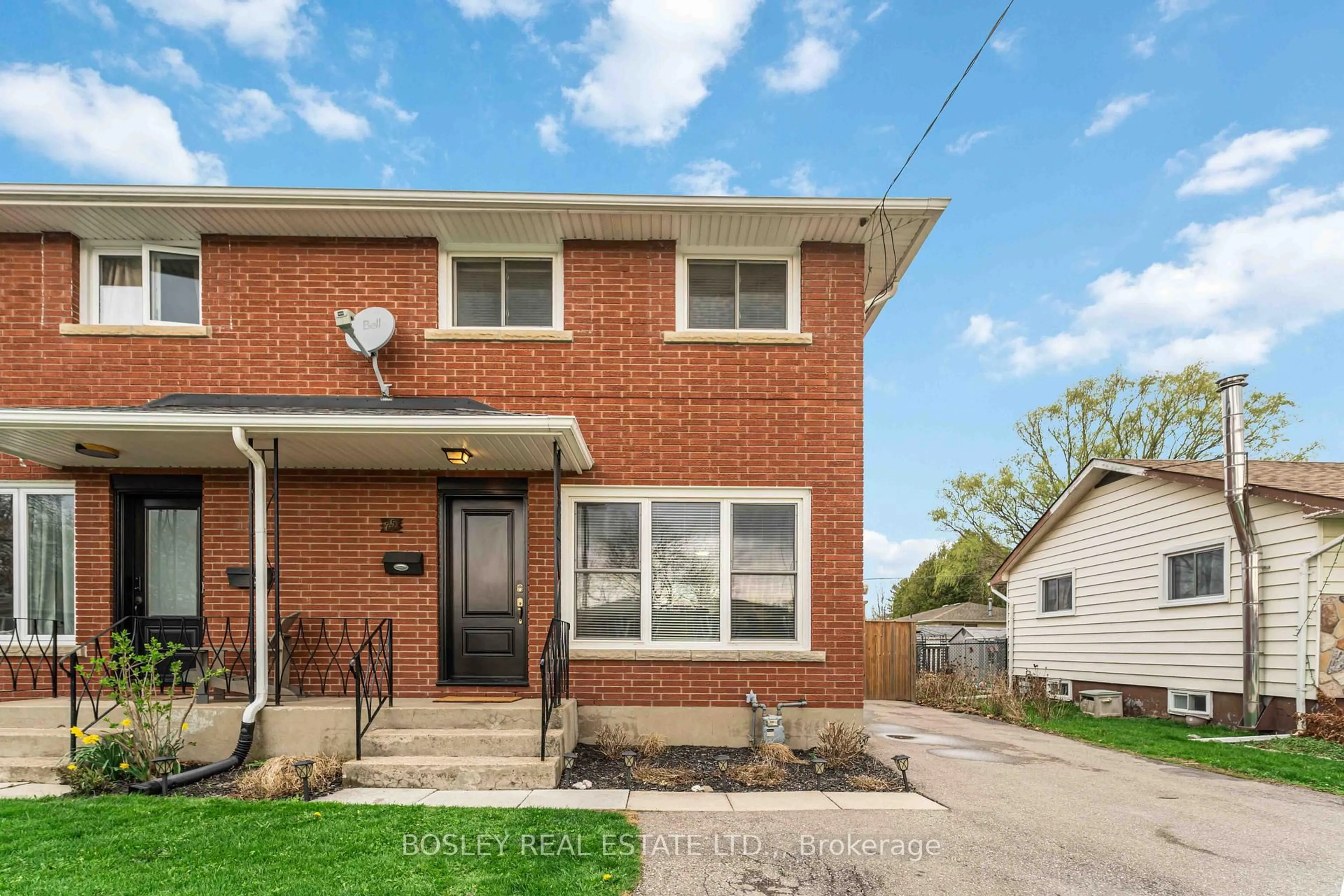 Home with brick exterior material, street for 75 Wildwood Rd, St. Catharines Ontario L2M 1E1