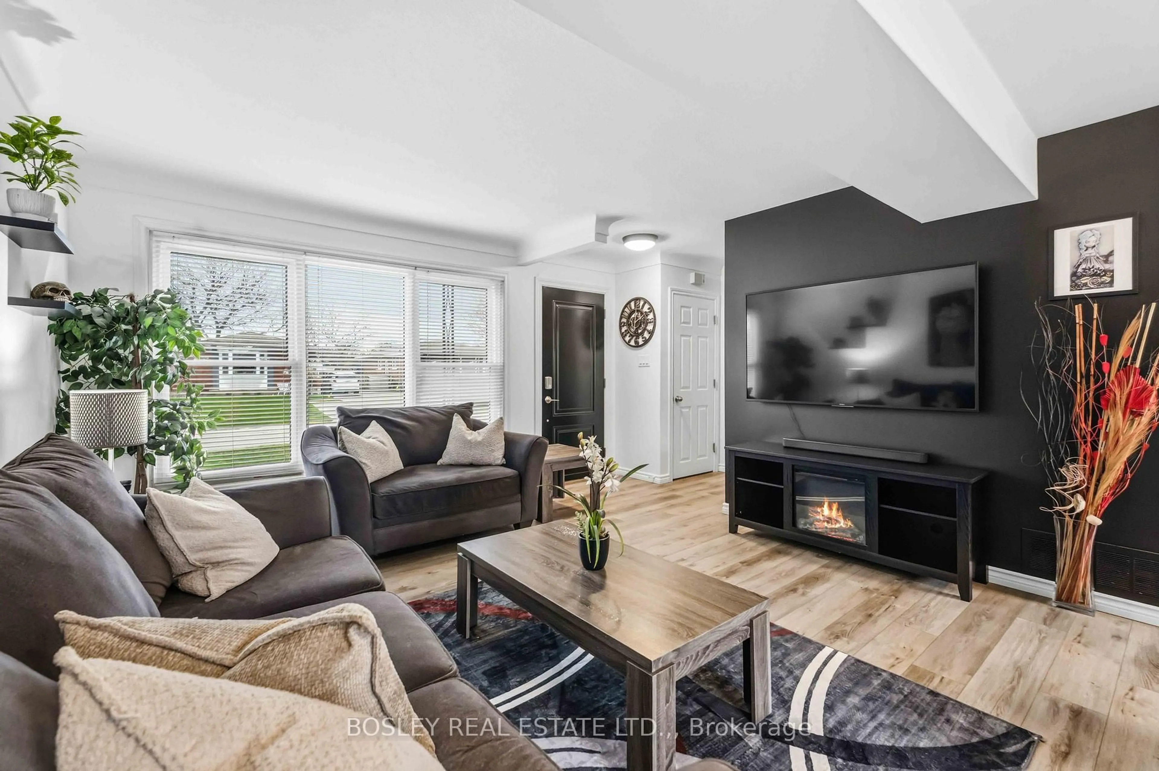 Living room with furniture, unknown for 75 Wildwood Rd, St. Catharines Ontario L2M 1E1