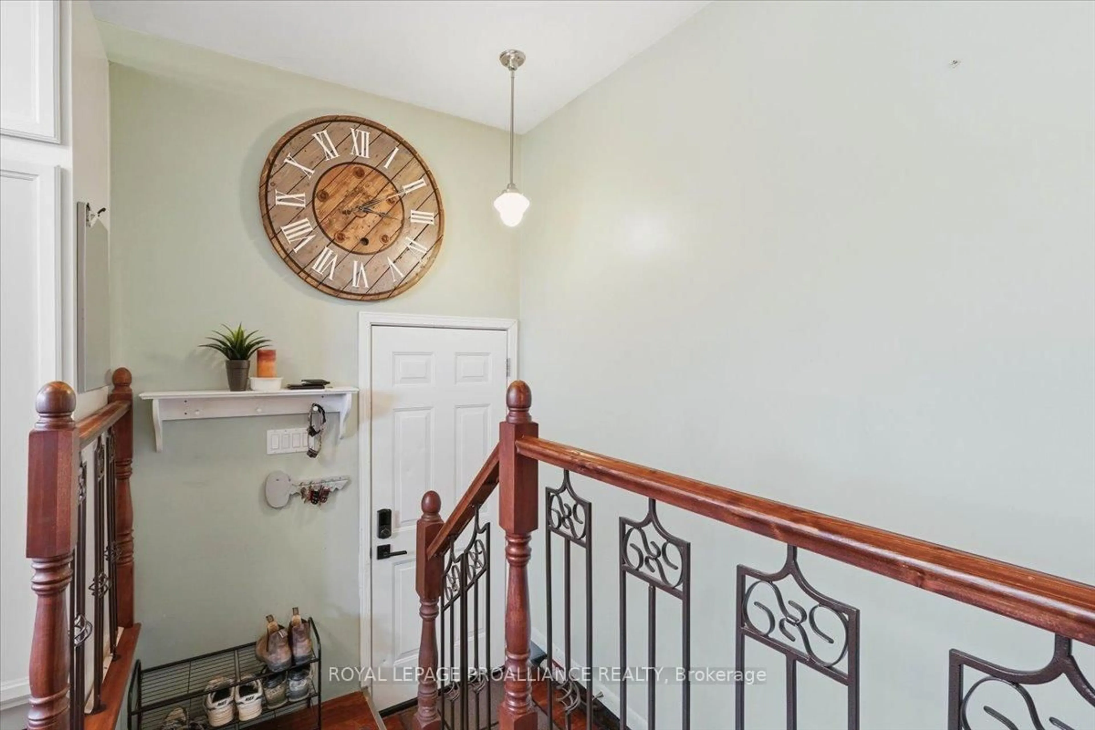 Indoor entryway for 6748 County Road 50, Trent Hills Ontario K0L 1L0