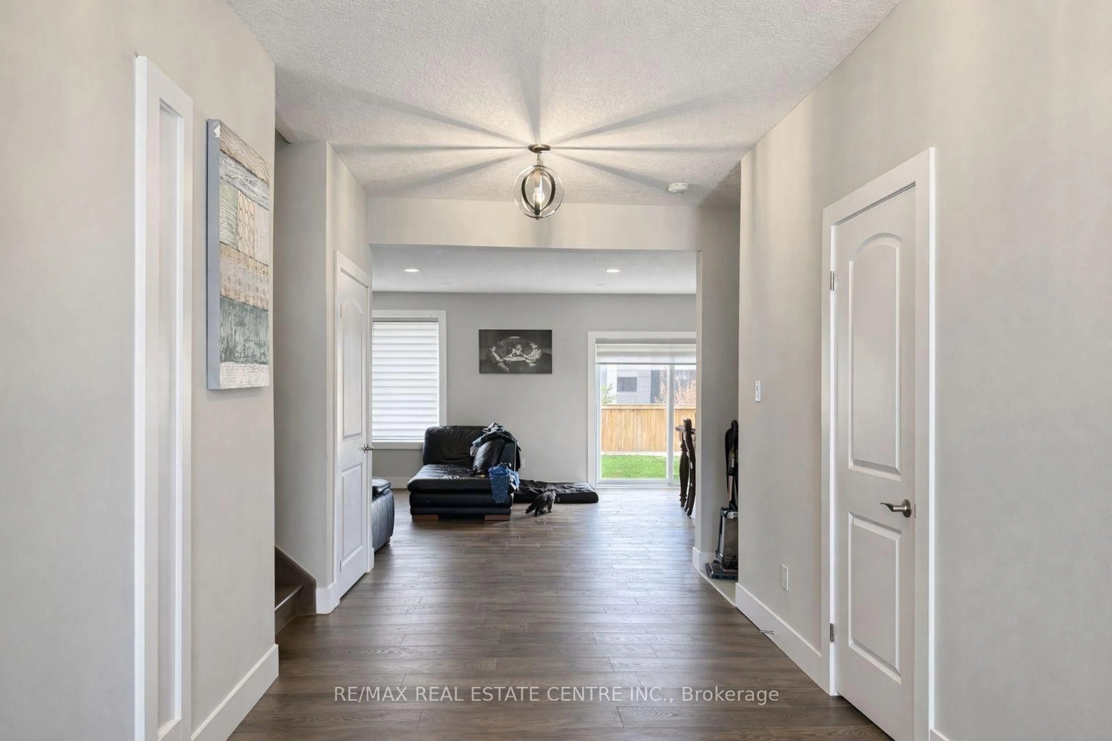 Indoor entryway for 54 wayside Lane, Southwold Ontario N5P 3T2
