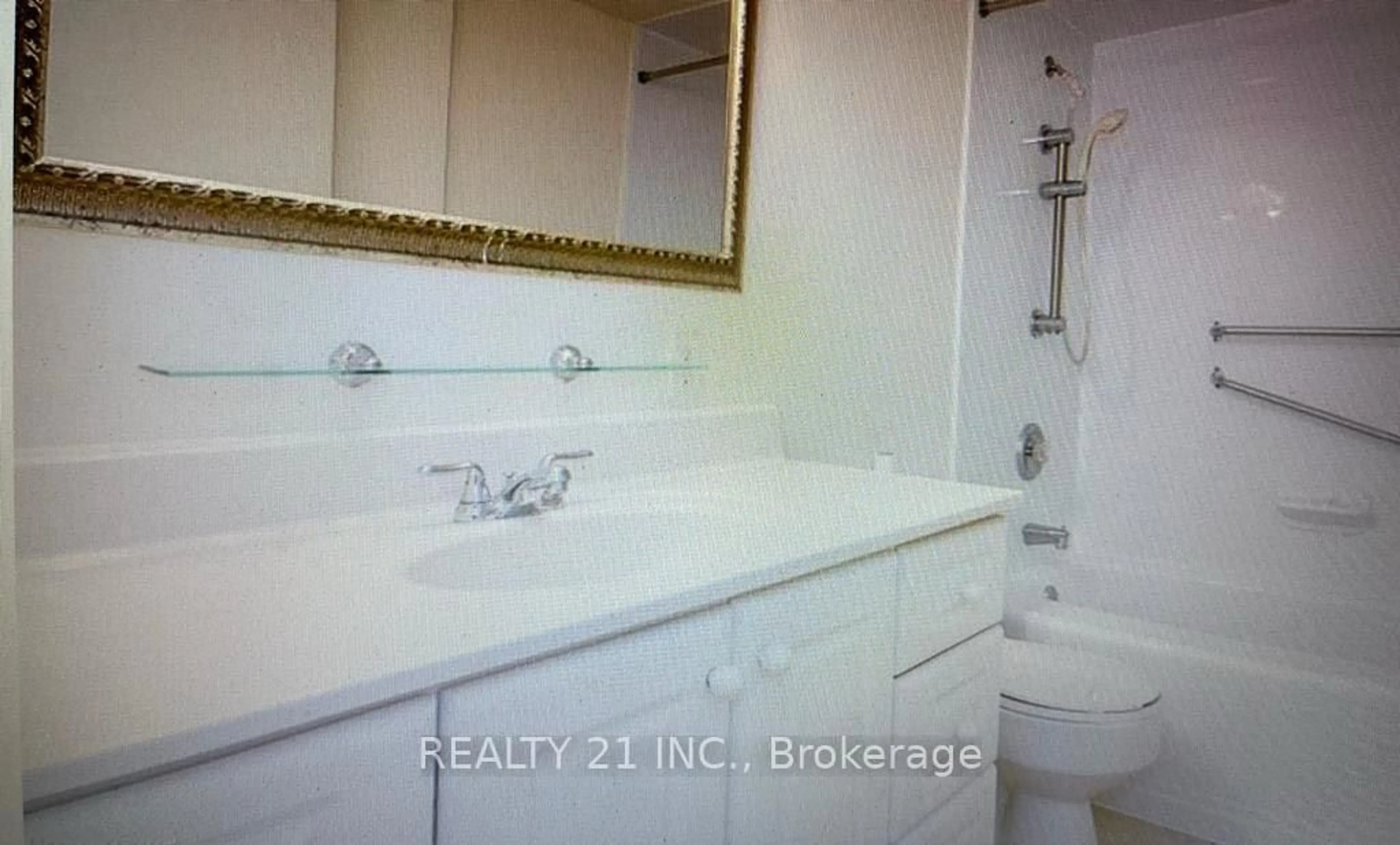 Standard bathroom, ceramic/tile floor for 35 Towering Height Blvd #1002, St. Catharines Ontario L2T 3G8