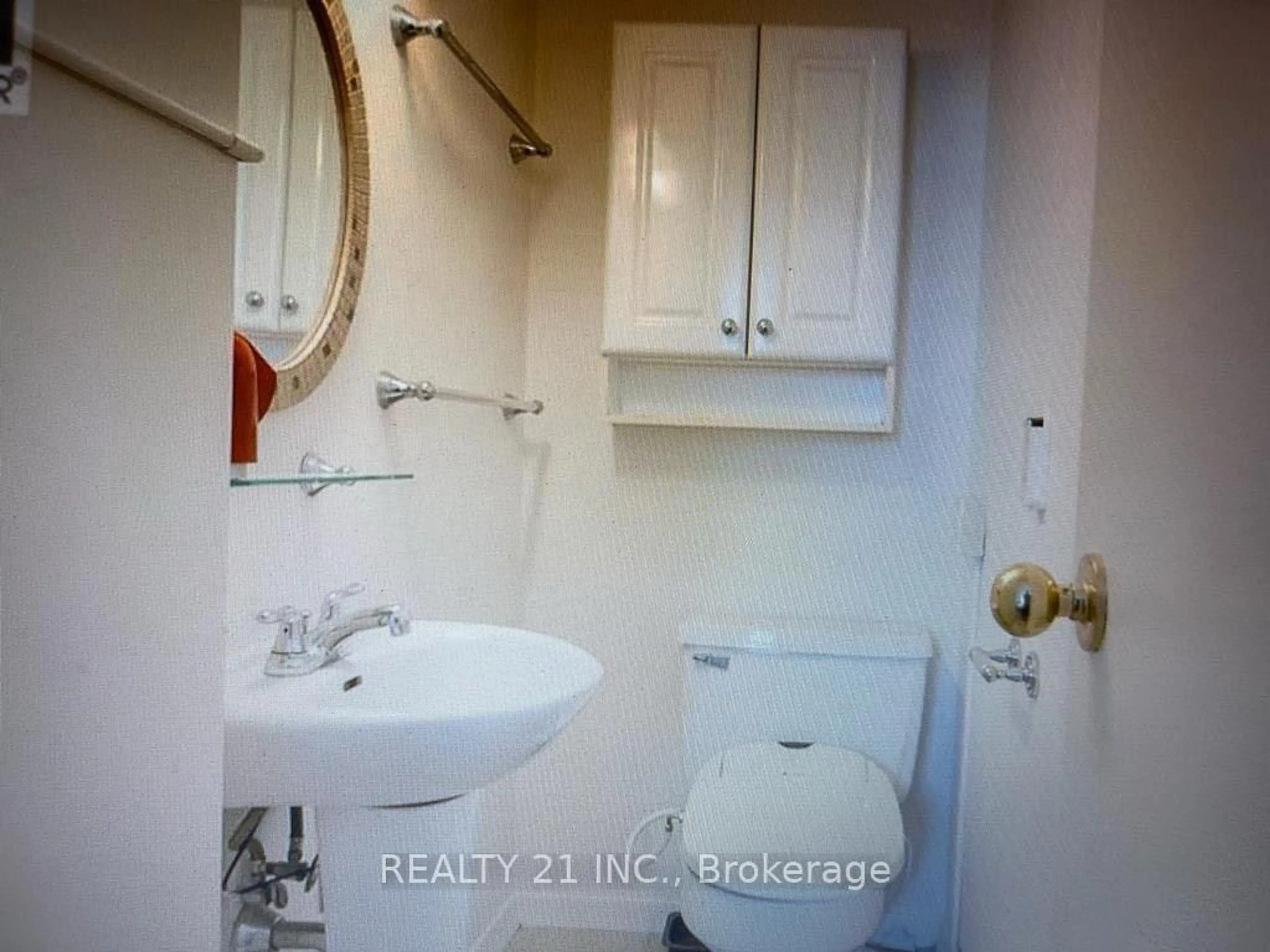 Standard bathroom, unknown for 35 Towering Height Blvd #1002, St. Catharines Ontario L2T 3G8