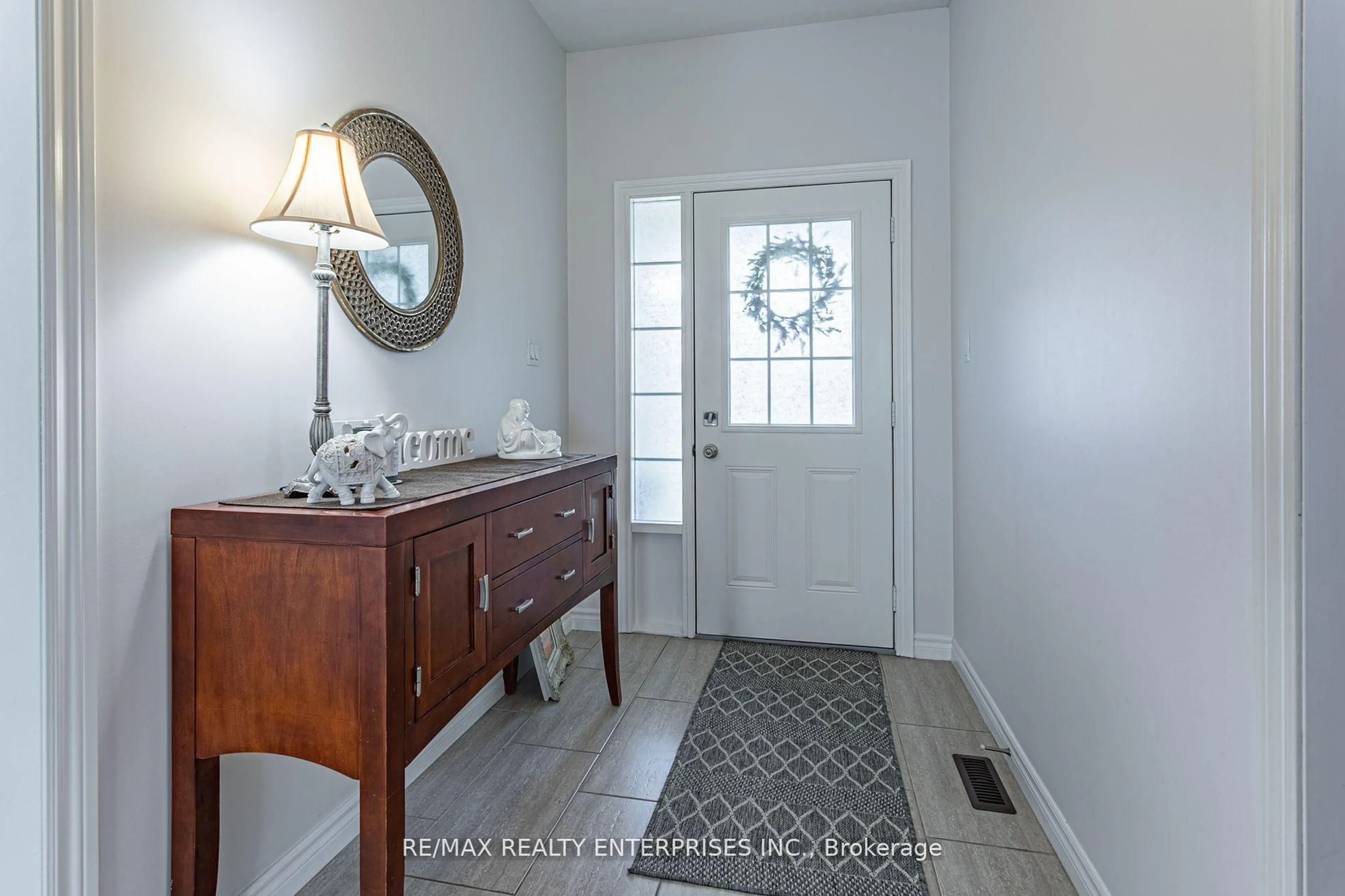 Indoor entryway for 3 Woodhatch Cres, Ingersoll Ontario N5C 0A2