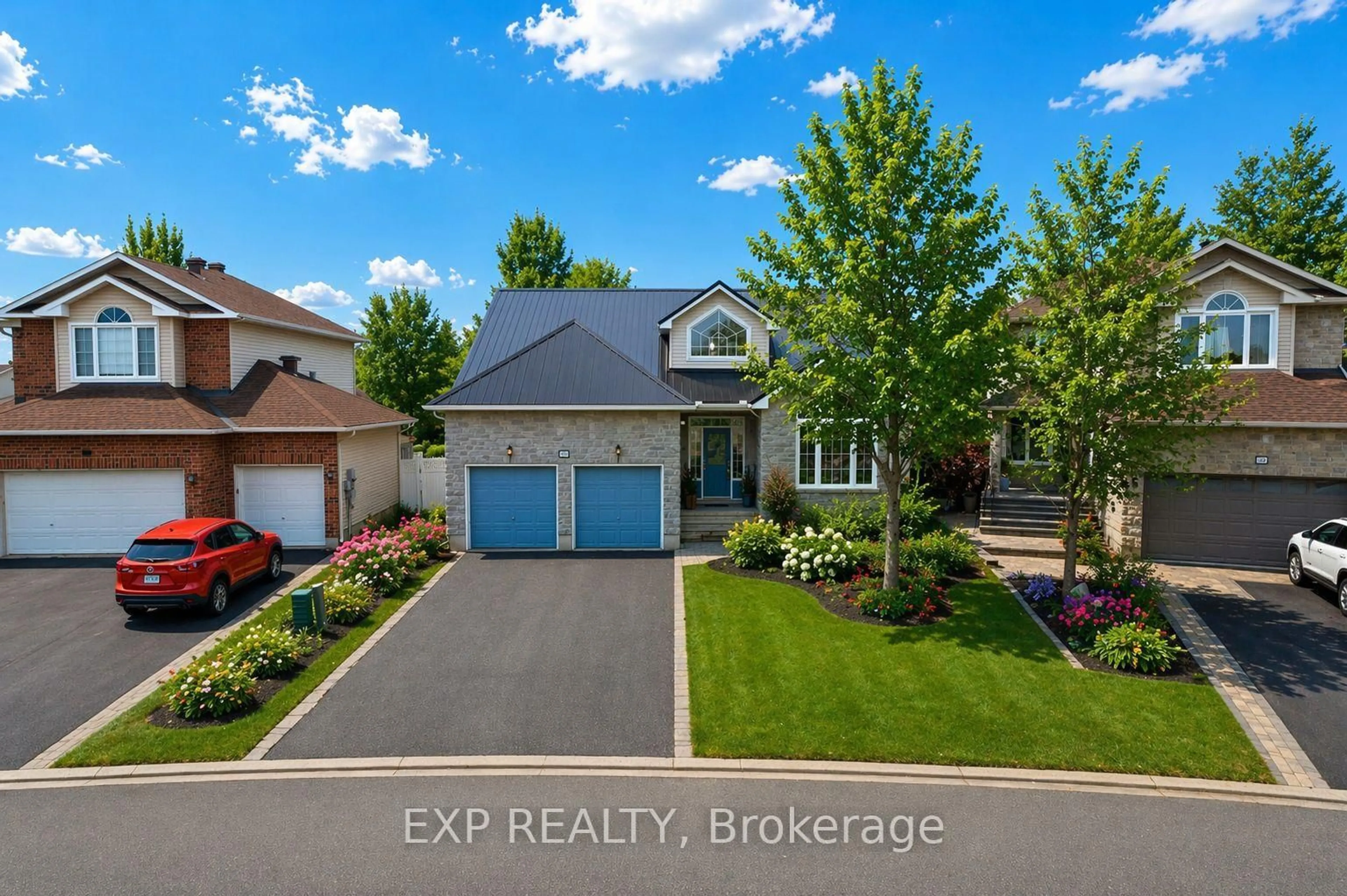 A pic from outside/outdoor area/front of a property/back of a property/a pic from drone, street for 80 La Prairie St, Russell Ontario K0A 1W0