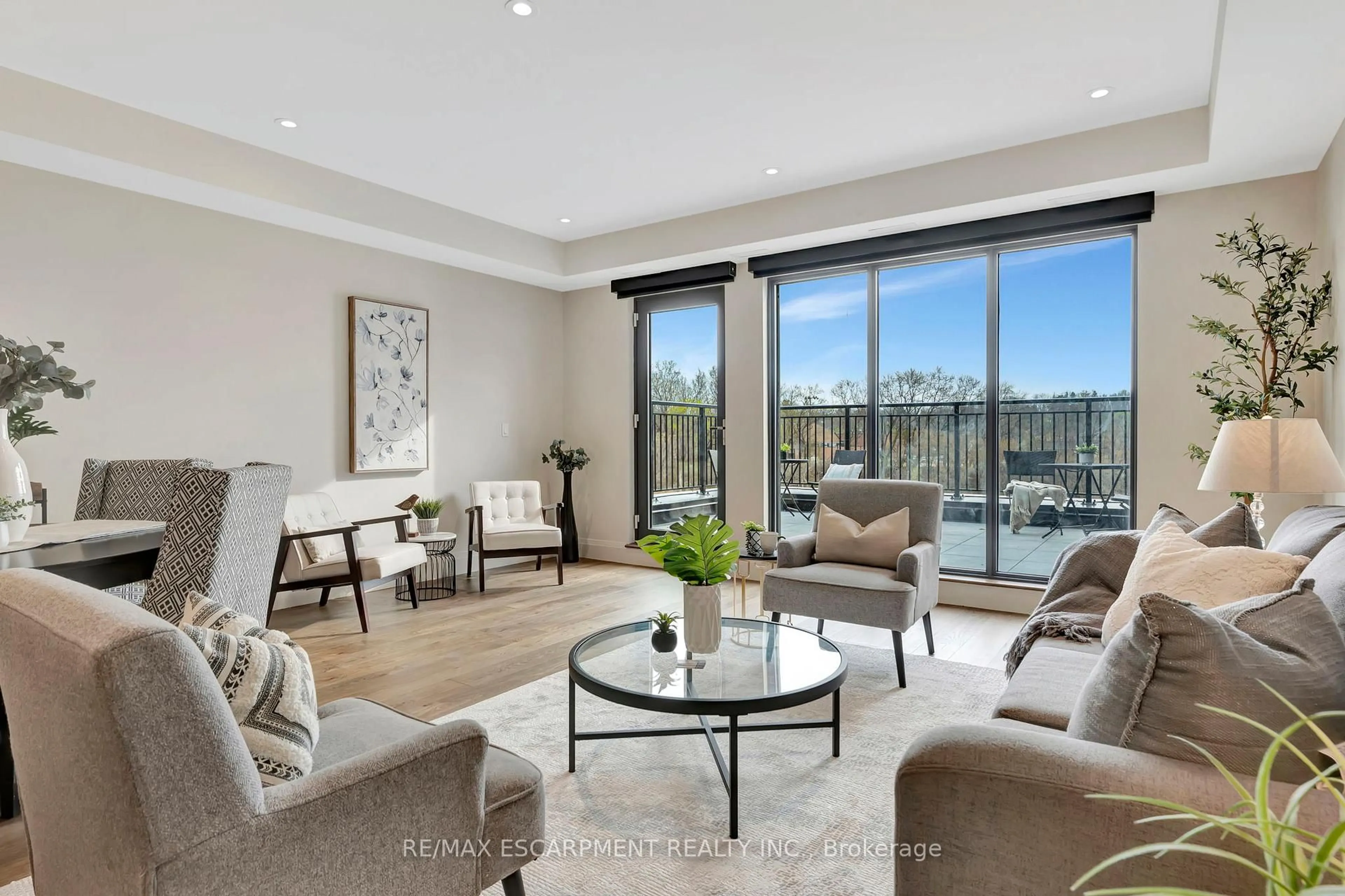 Living room with furniture, unknown for 7 Grand River St #204, Brant Ontario N3L 2L9