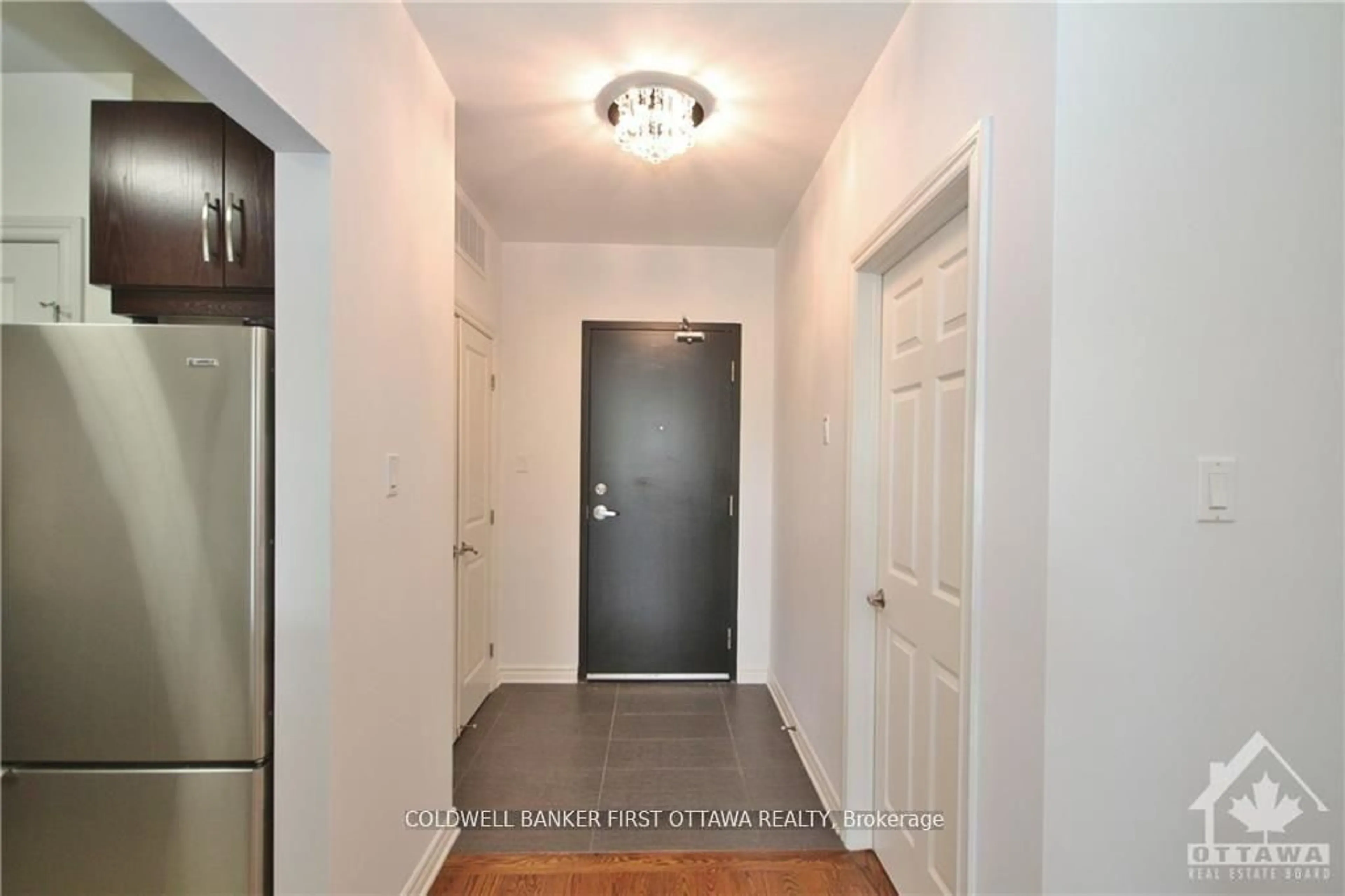 Indoor entryway for 500 CLARIDGE Dr #205, Ottawa Ontario K2J 3G5