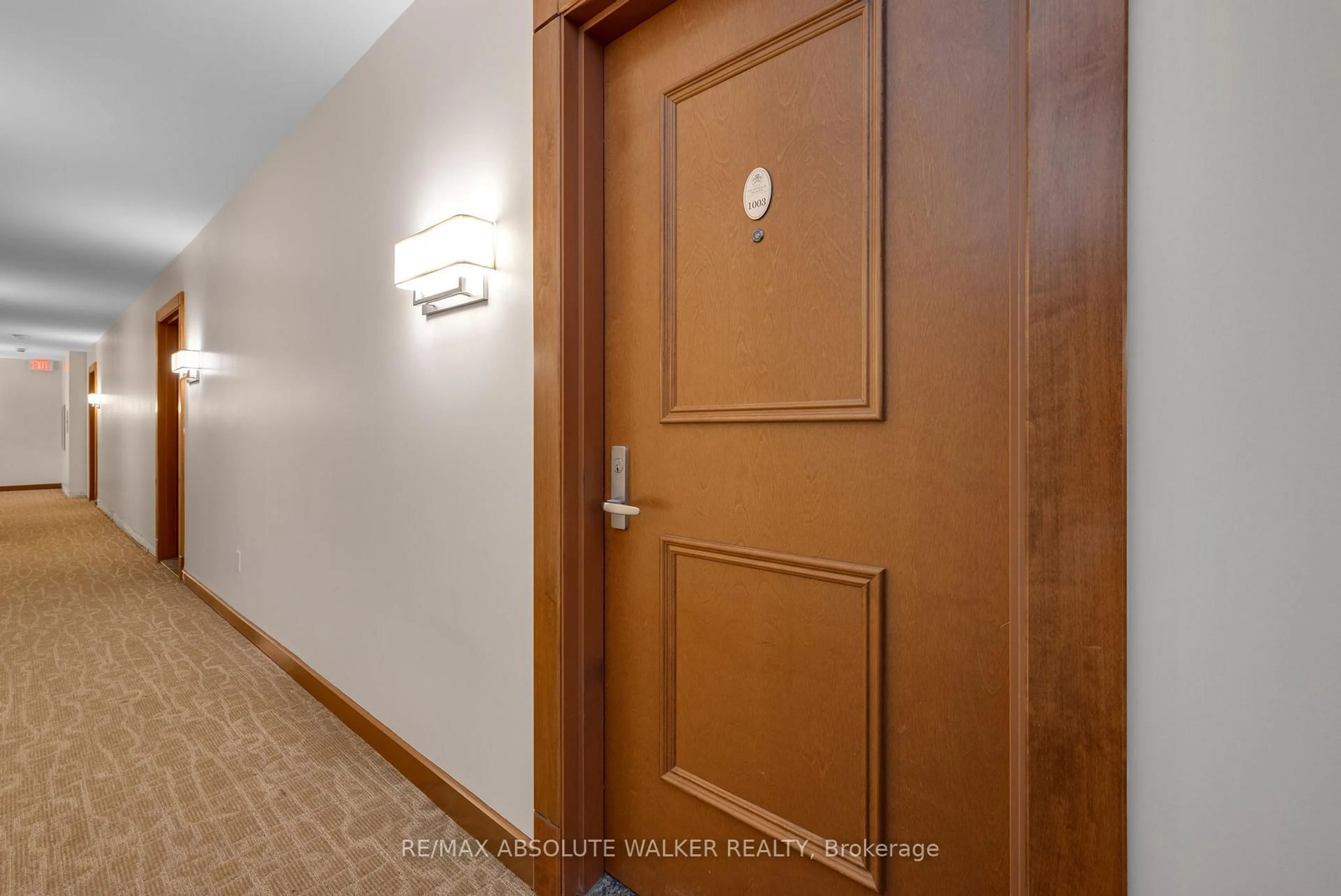 Indoor foyer for 195 Besserer St #1003, Ottawa Ontario K1N 0B6