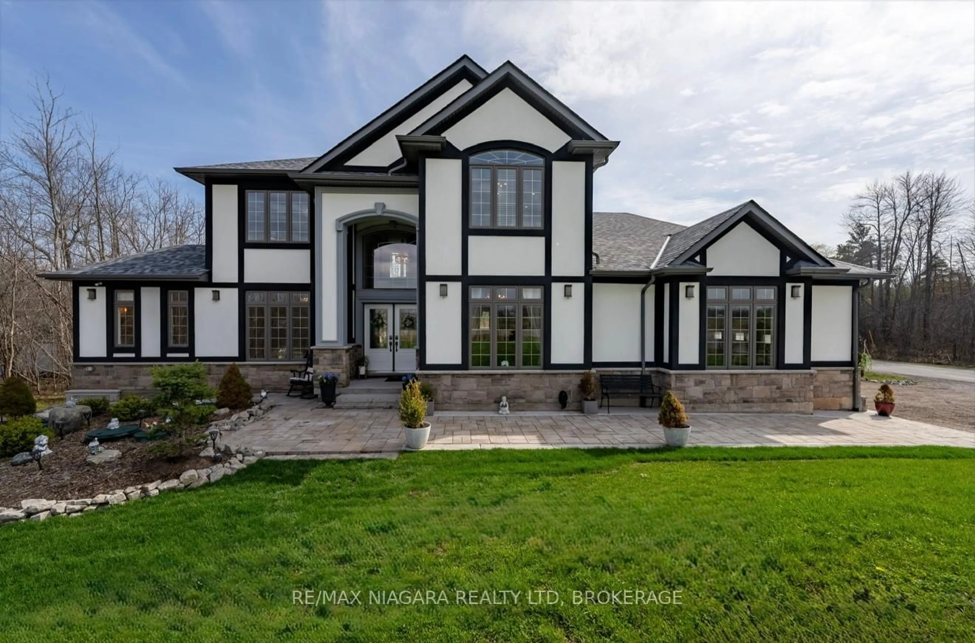 Home with vinyl exterior material, unknown for 1040 Oakhill Blvd, Fort Erie Ontario L2A 1N9