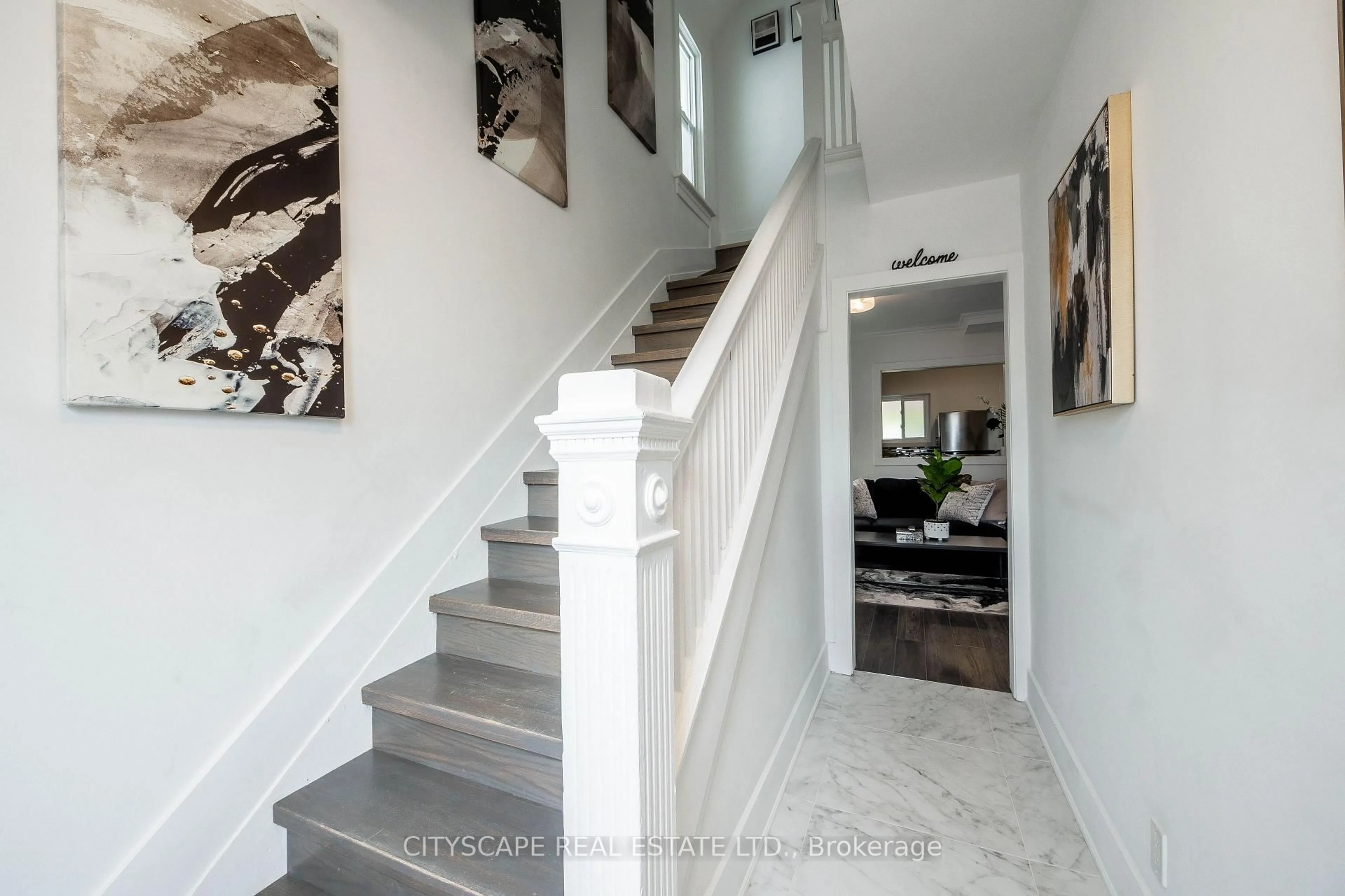Stairs for 5073 Kitchener St, Niagara Falls Ontario L2G 1B1