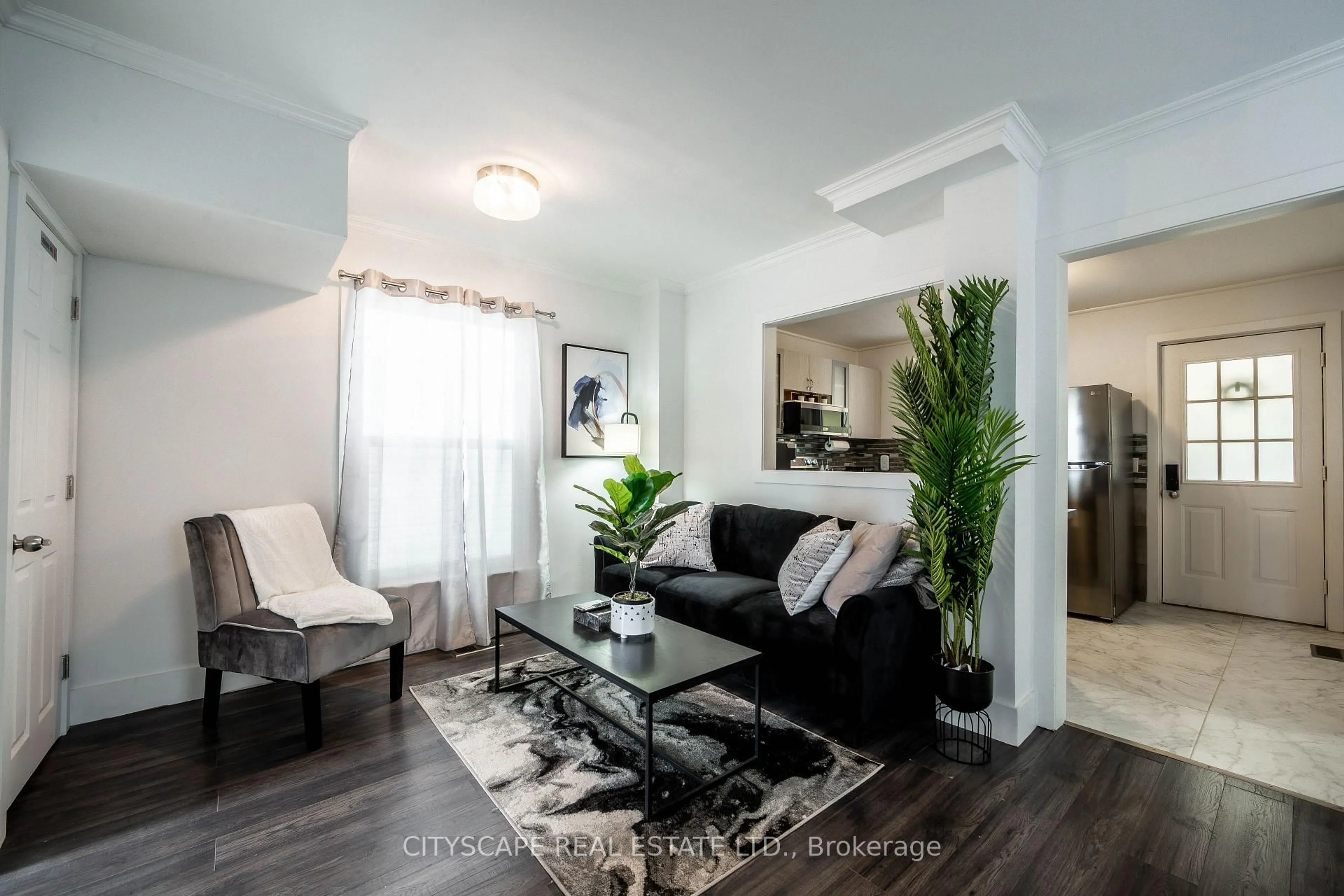 Living room with furniture, unknown for 5073 Kitchener St, Niagara Falls Ontario L2G 1B1