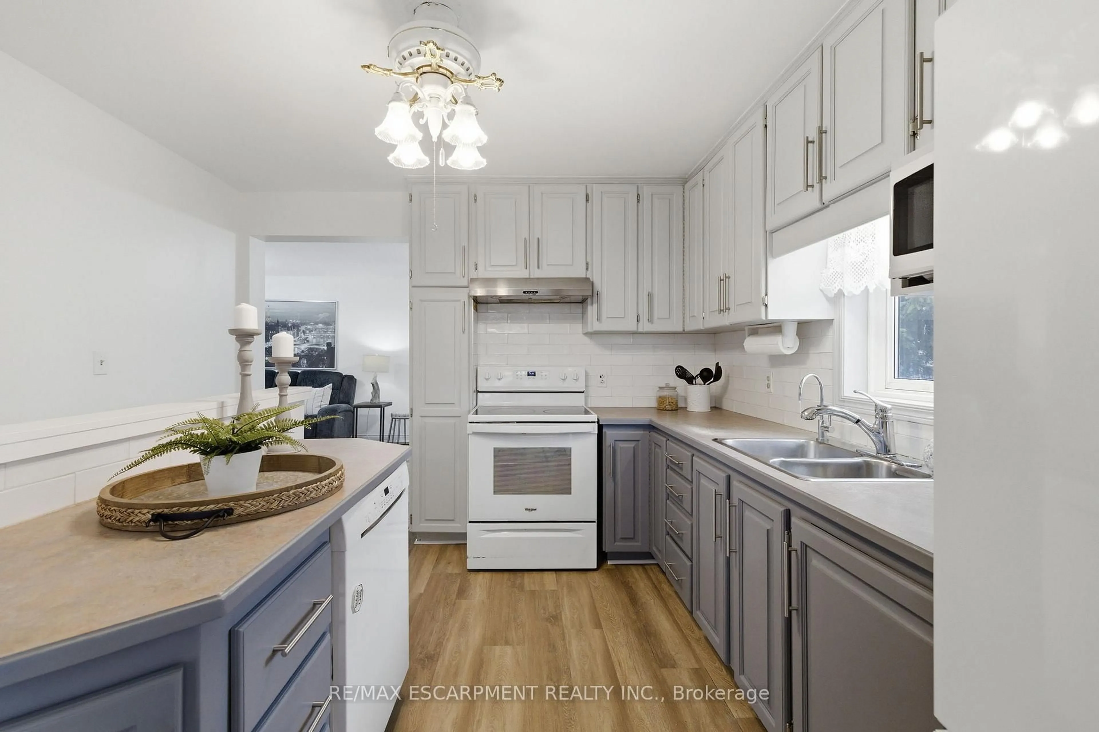 Open concept kitchen, unknown for 138 Glenholme Ave, Hamilton Ontario L8K 3L7