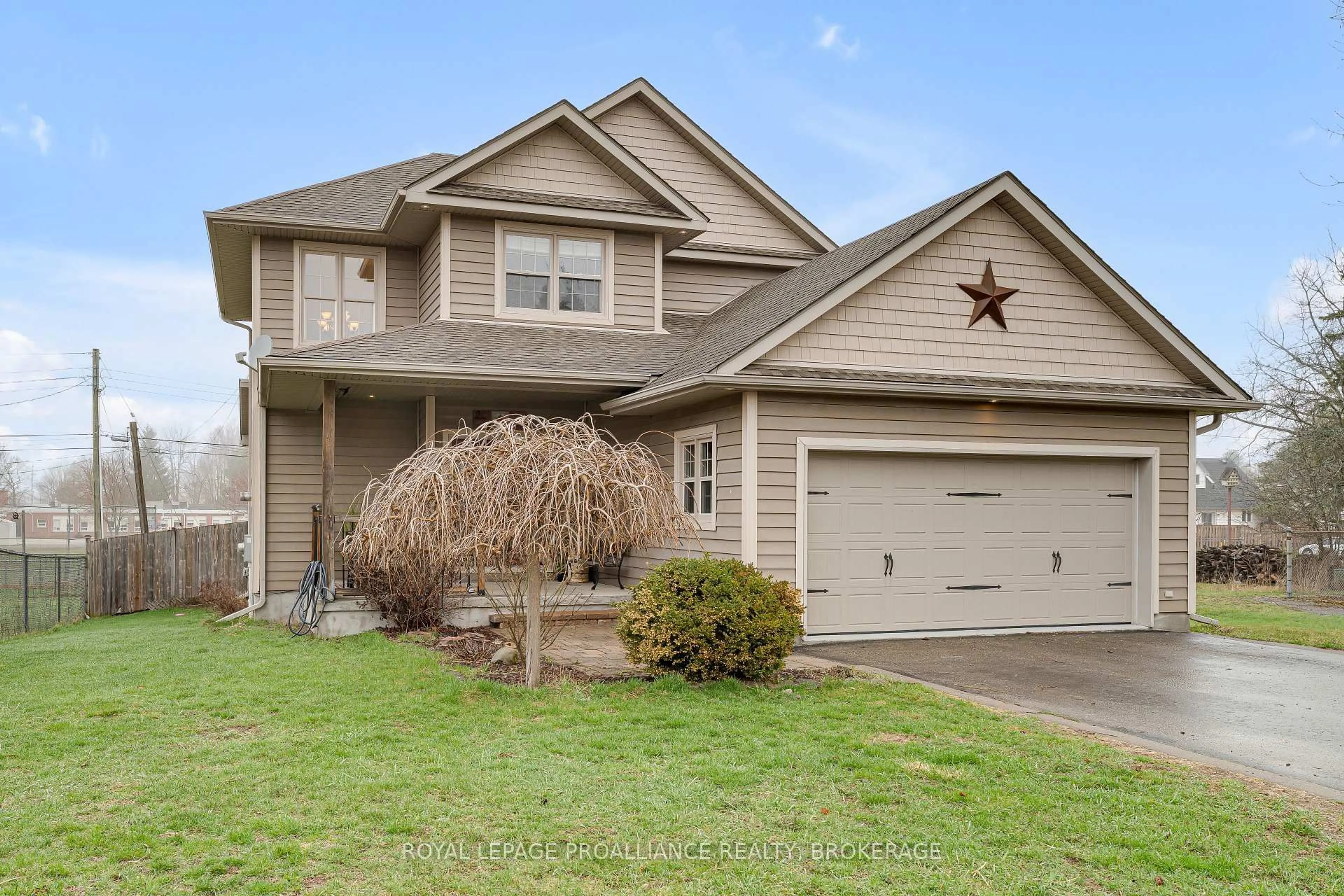 Home with vinyl exterior material, street for 270 North St, Gananoque Ontario K7G 1M1