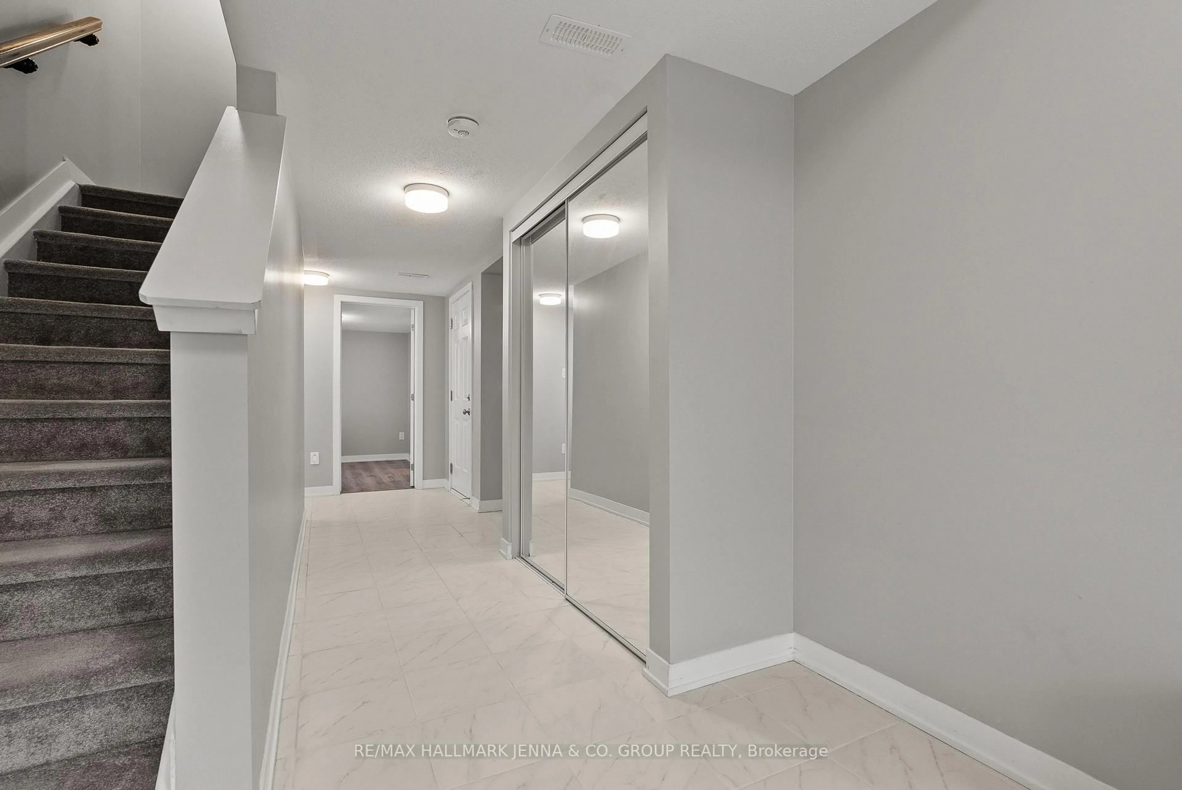 Indoor foyer for 146 Anthracite Private, Ottawa Ontario K2J 7C8