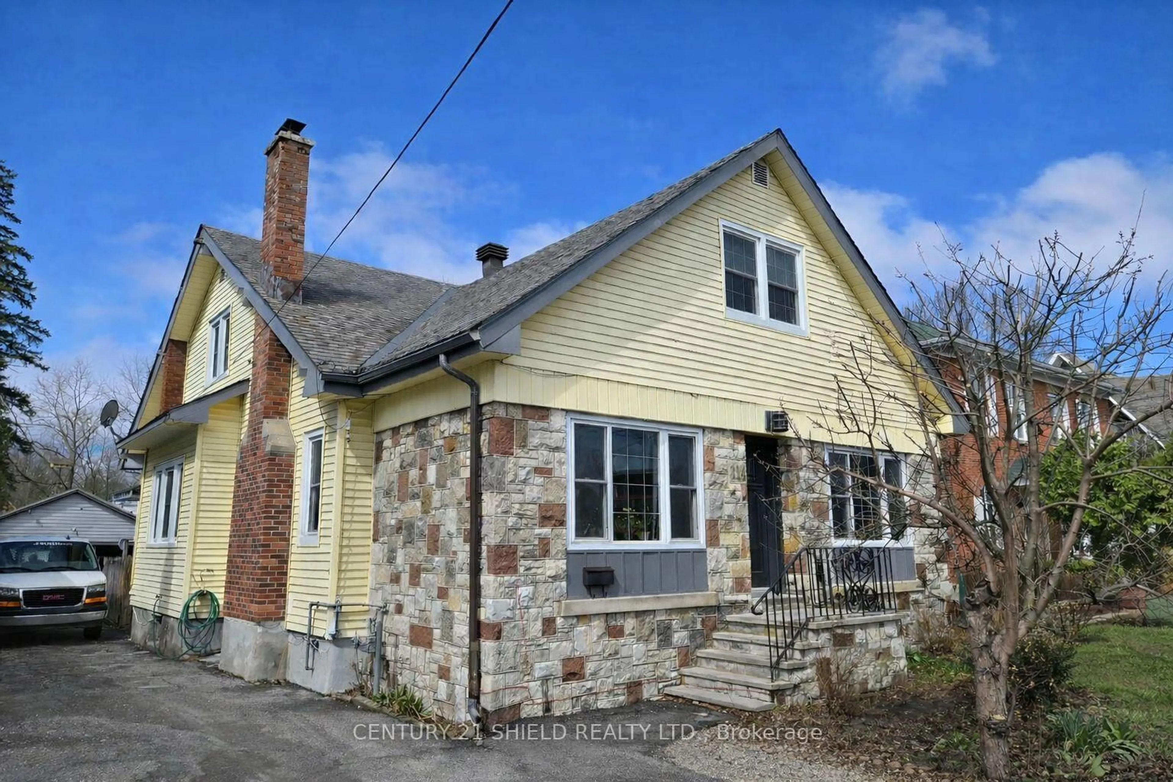 Home with brick exterior material, street for 114 Gloucester St, Cornwall Ontario K6H 3W4