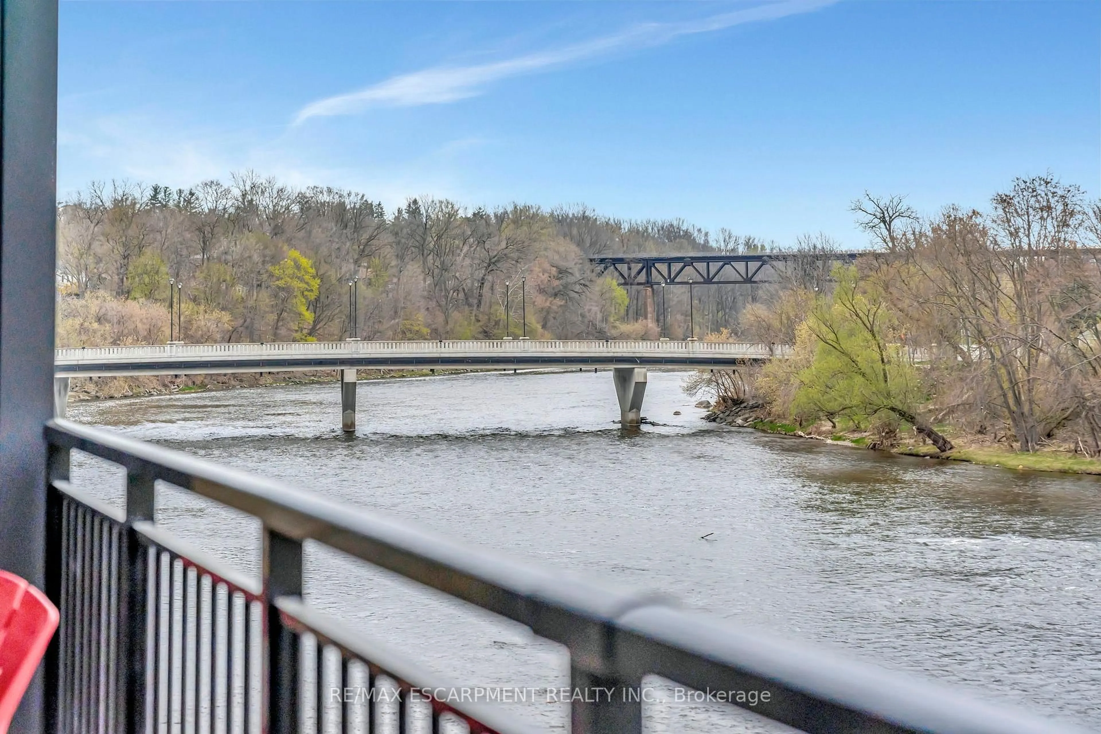 Blurry image for 7 Grand River St #201, Brant Ontario N3L 2L9