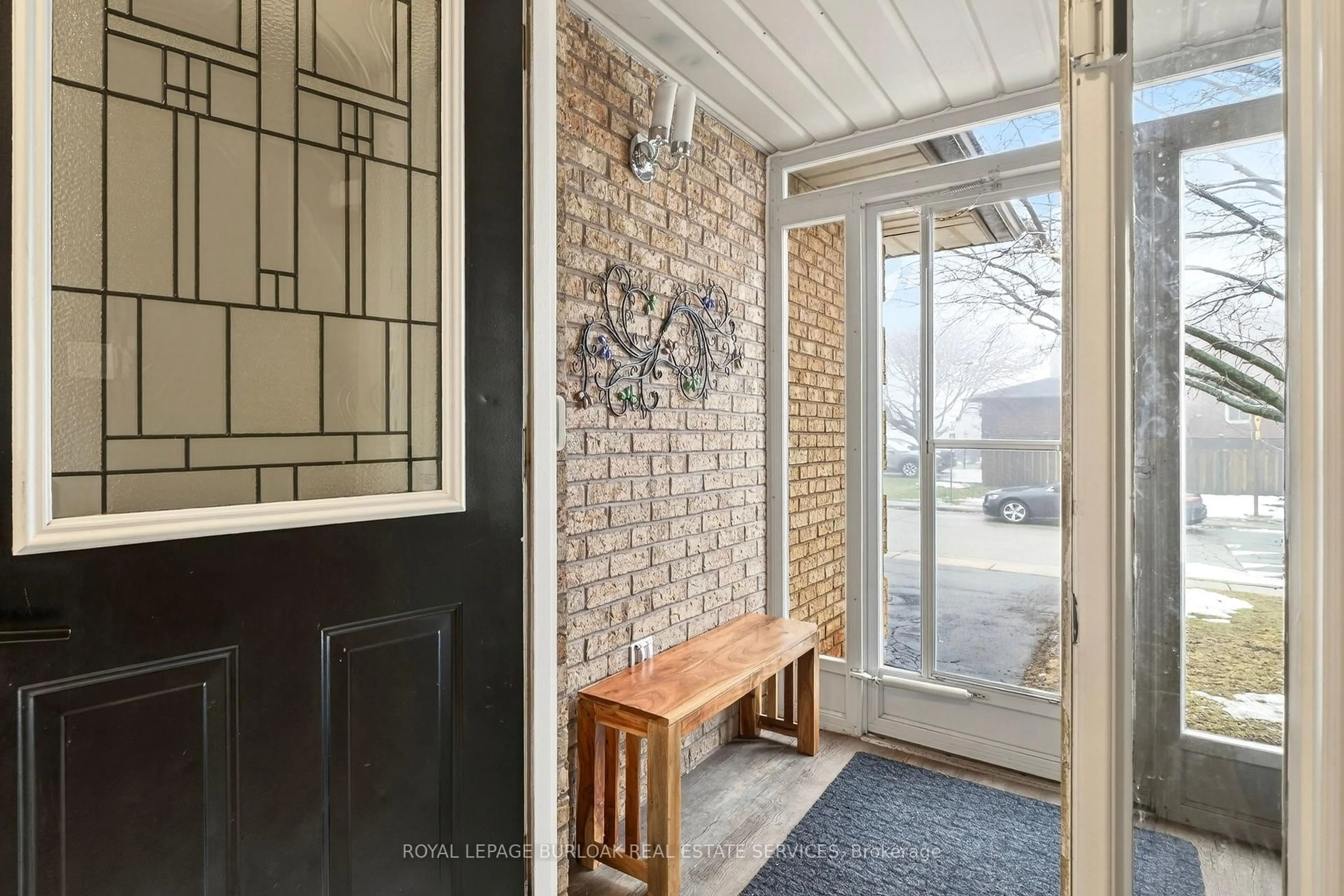 Indoor entryway for 189 Templemead Dr, Hamilton Ontario L8W 2W1