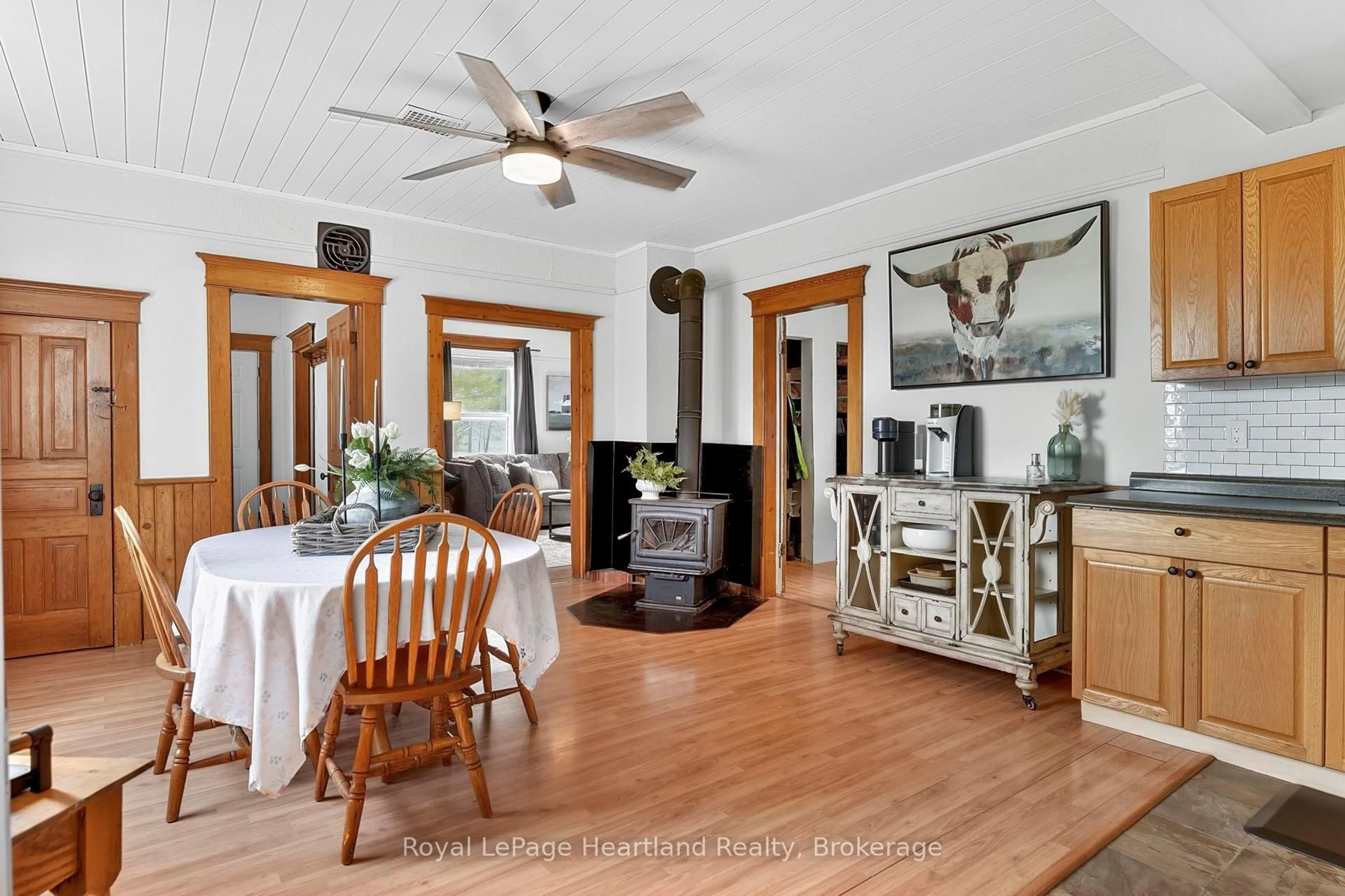 Dining room, wood/laminate floor for 84688 Bluewater Highway, Ashfield-Colborne-Wawanosh Ontario N7A 3X9